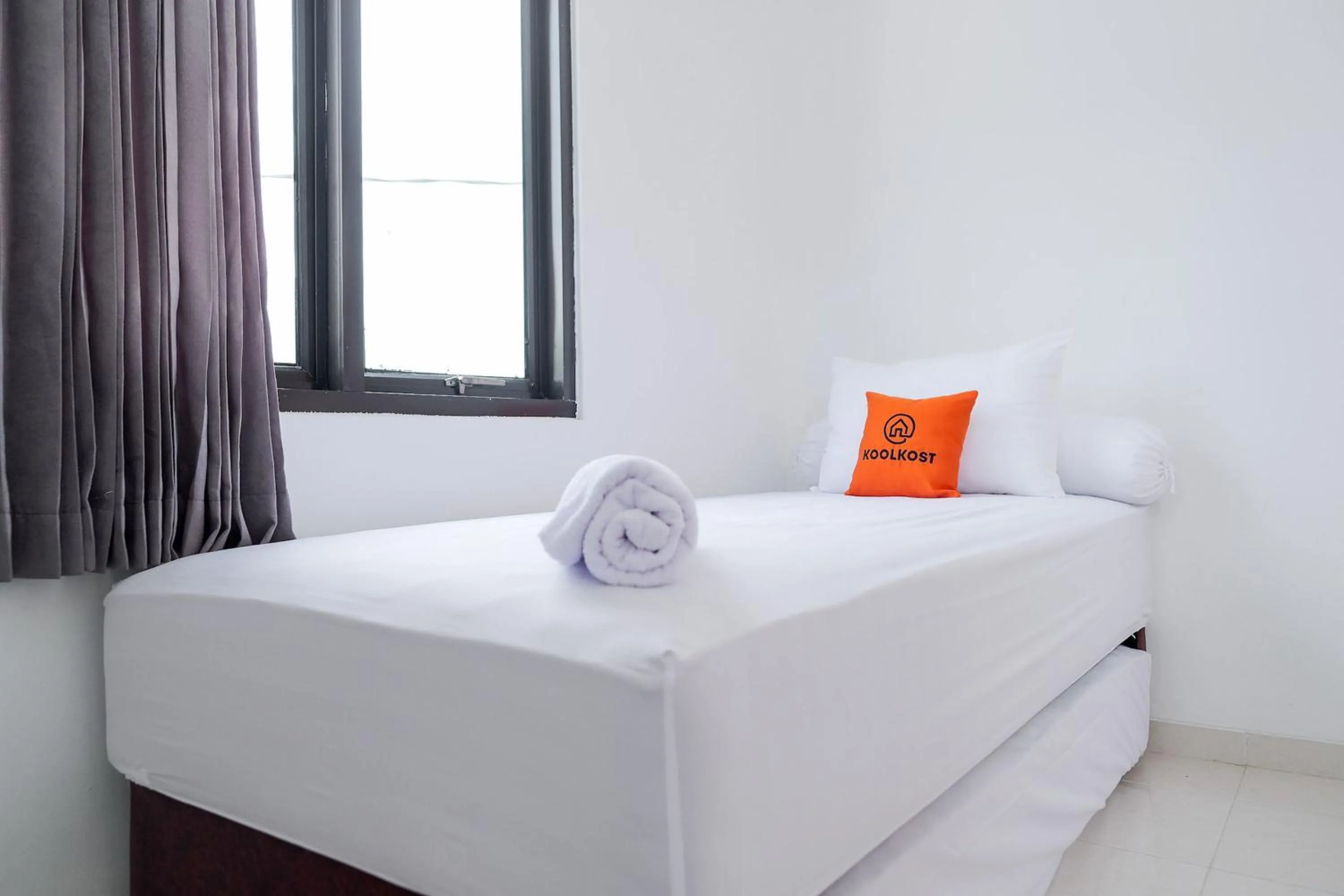 Bedroom in KoolKost near Jalan Veteran Raya (Minimum Stay 6 Nights)