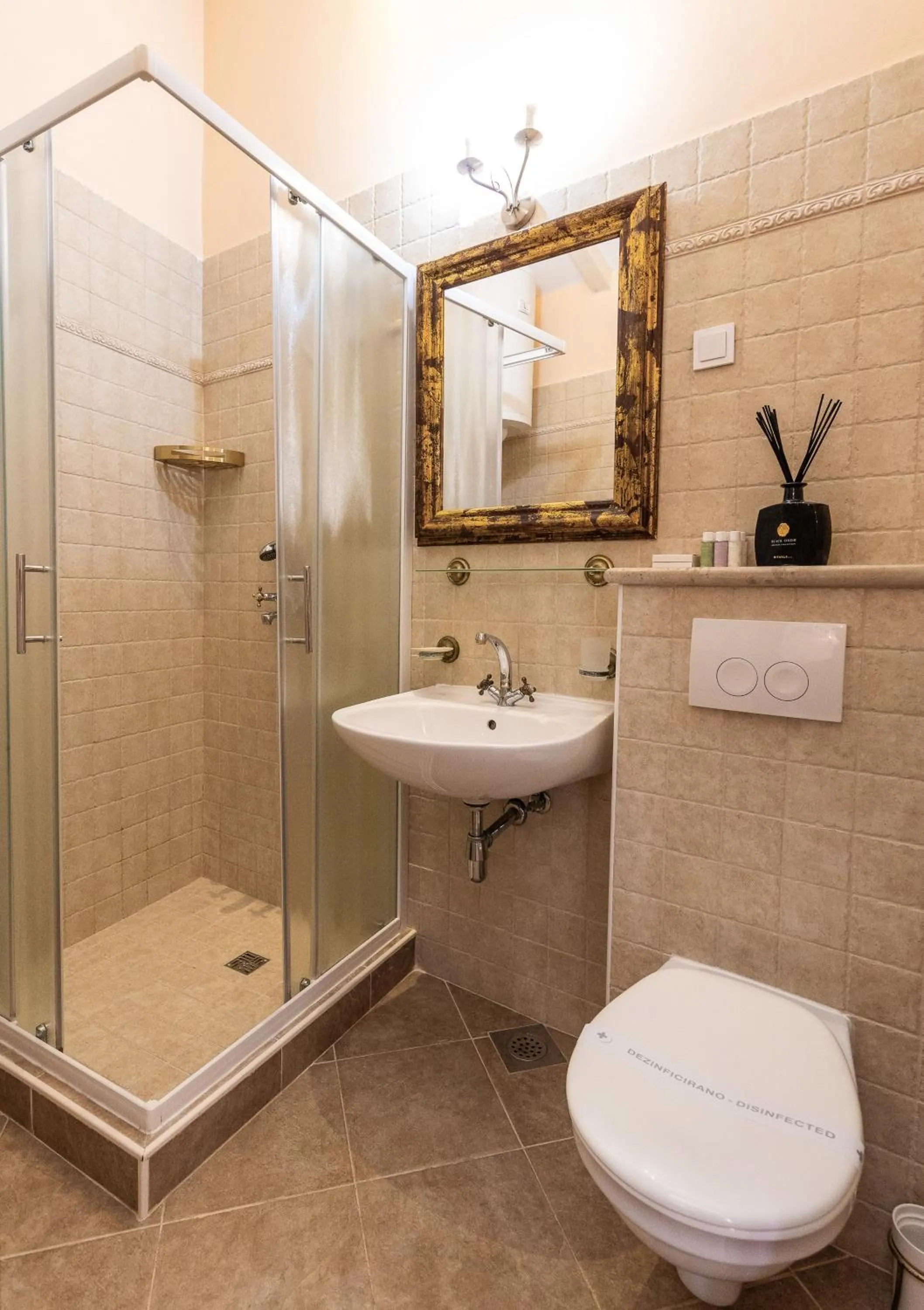 Amoret Apartments