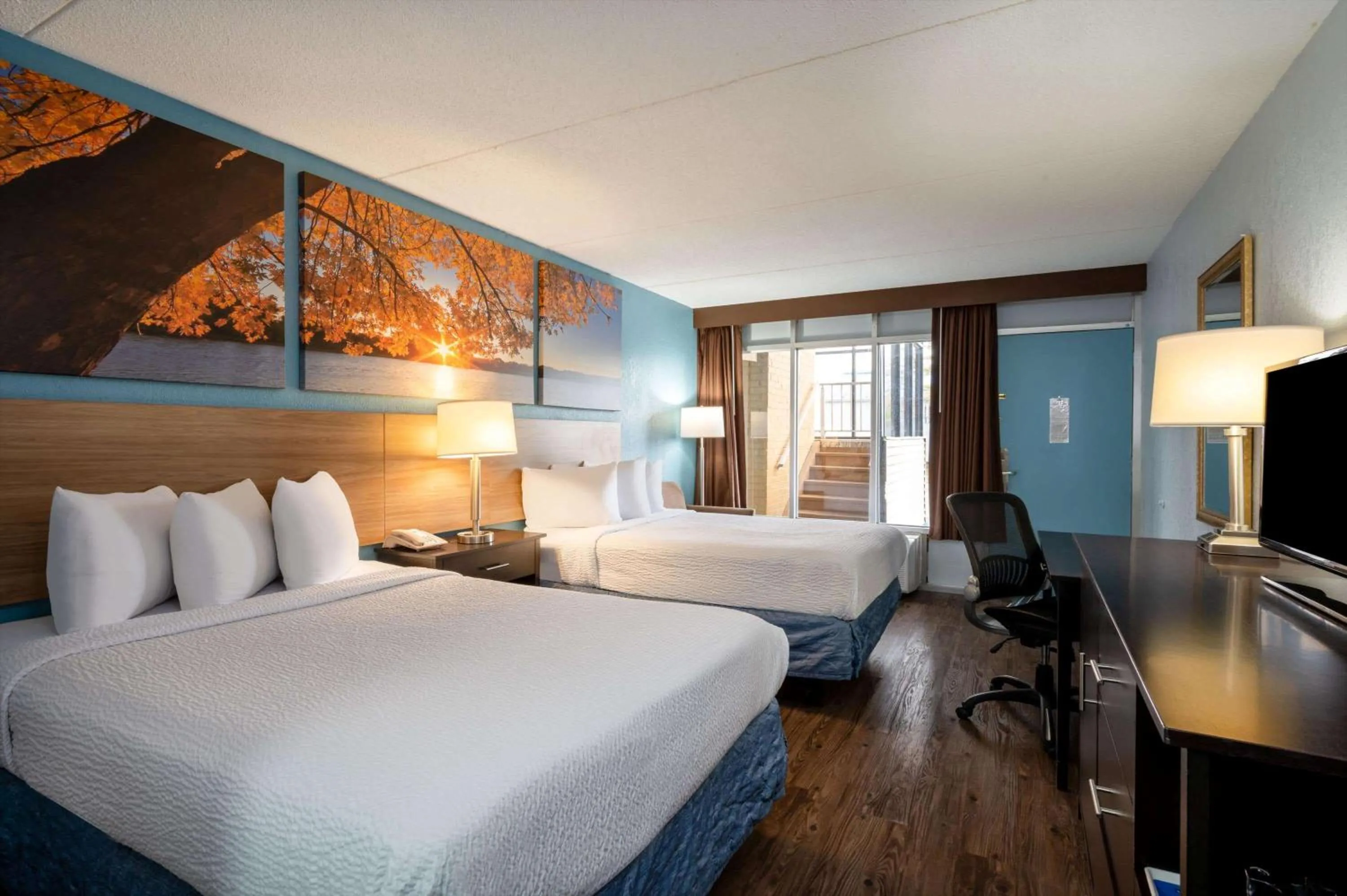 Photo of the whole room, Bed in Days Inn by Wyndham Perrysburg Toledo