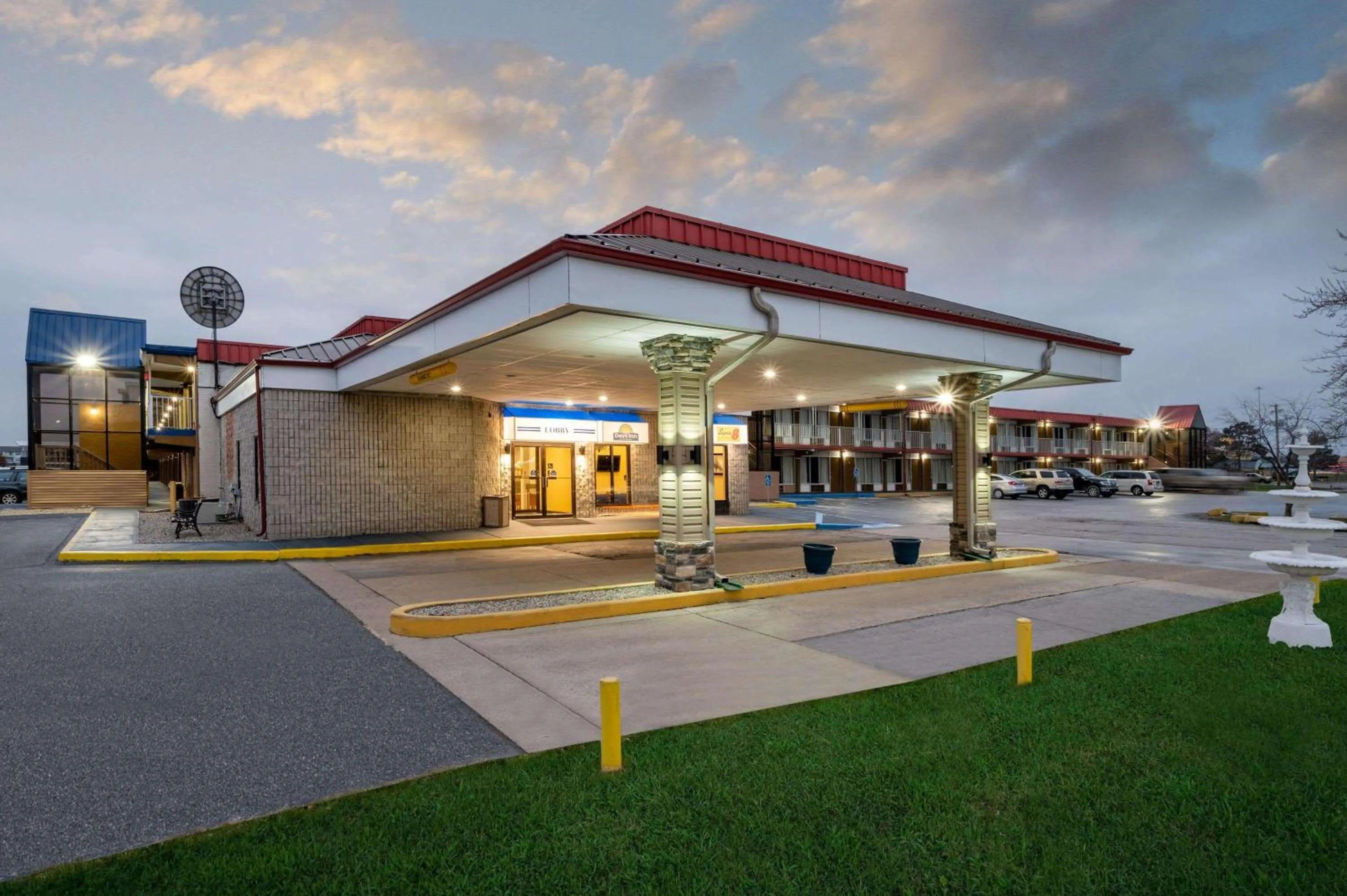 Property building in Days Inn by Wyndham Perrysburg Toledo