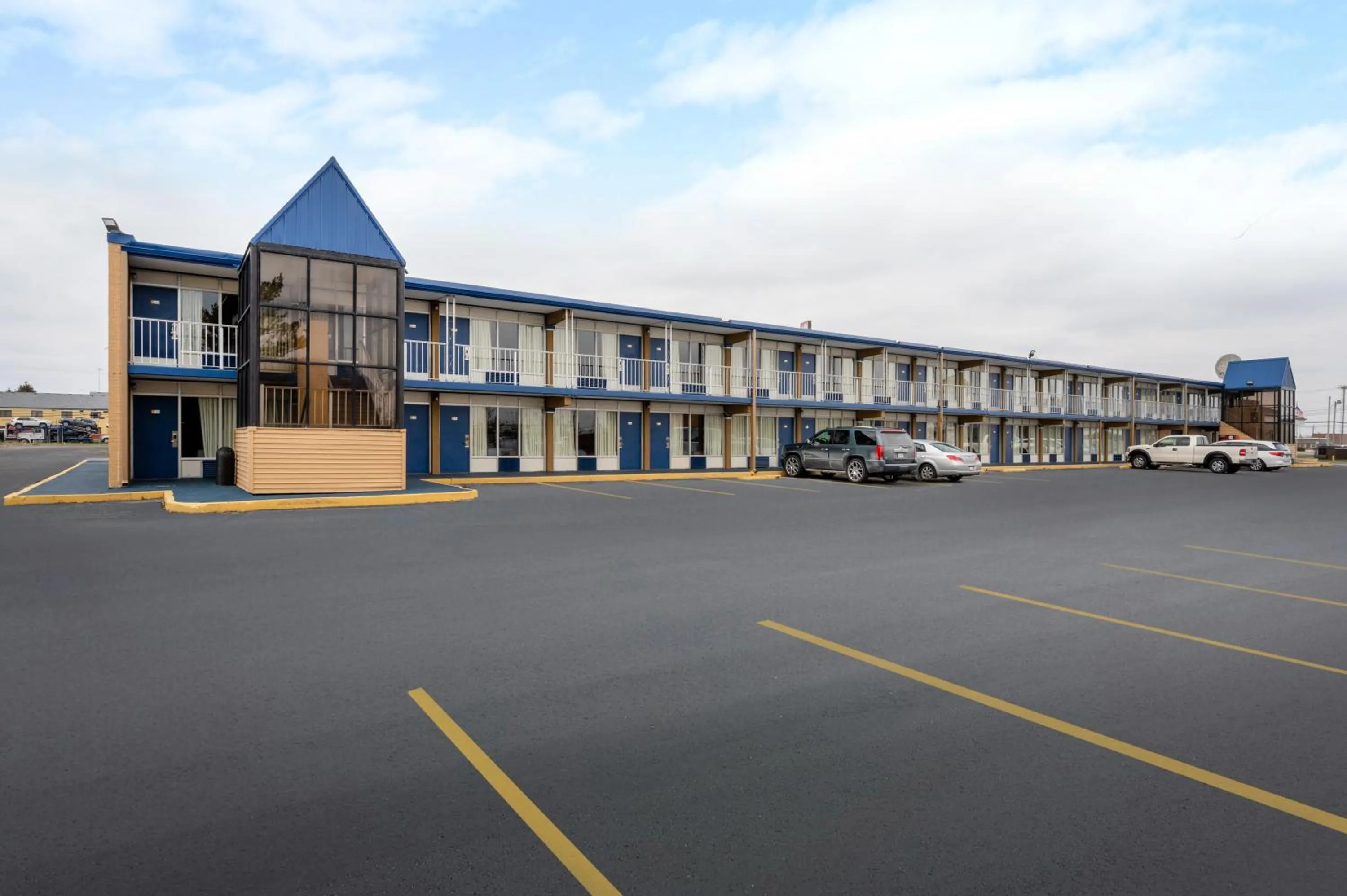 Property building in Days Inn by Wyndham Perrysburg Toledo