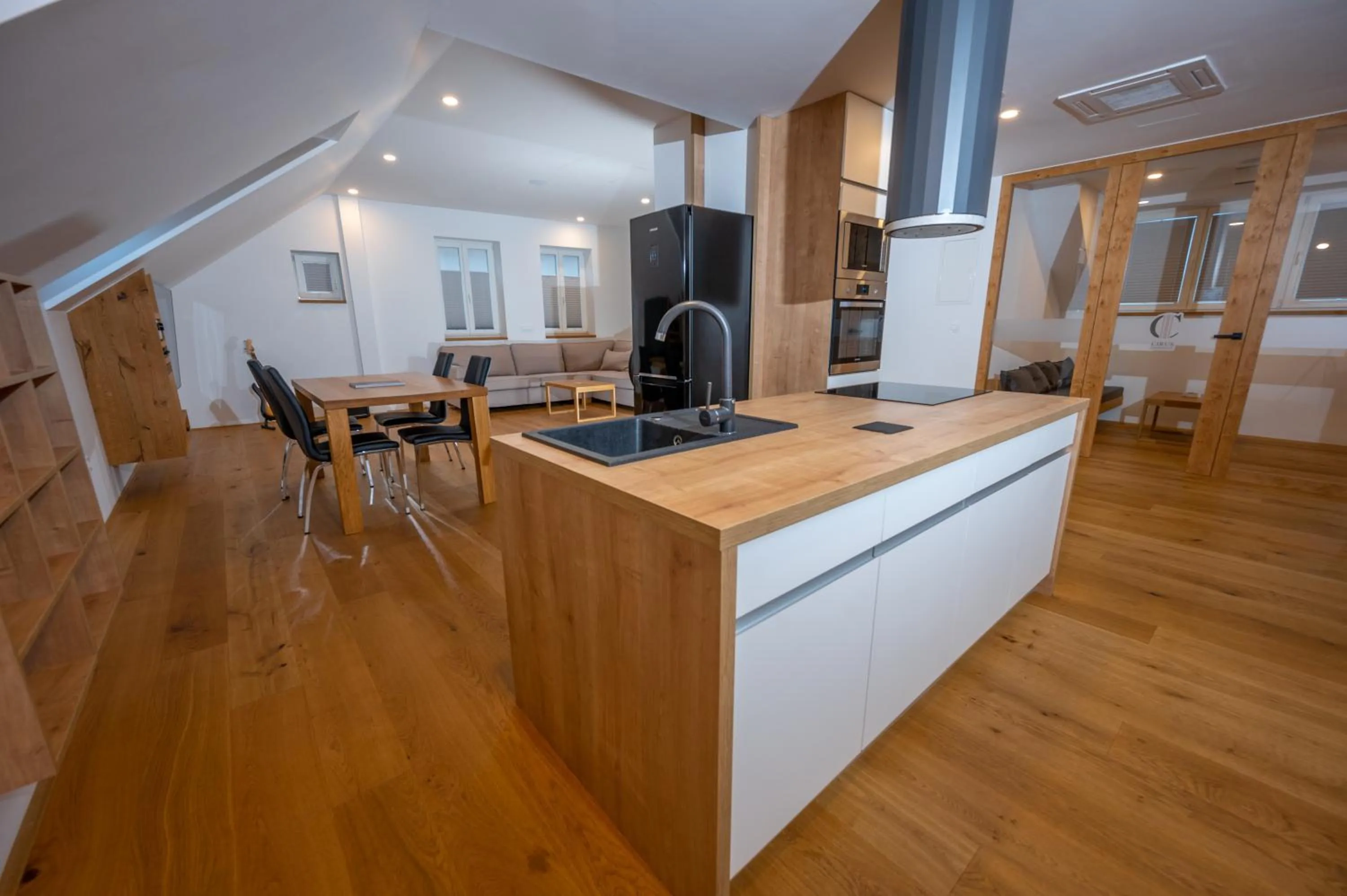 Kitchen or kitchenette in Cirus apartments