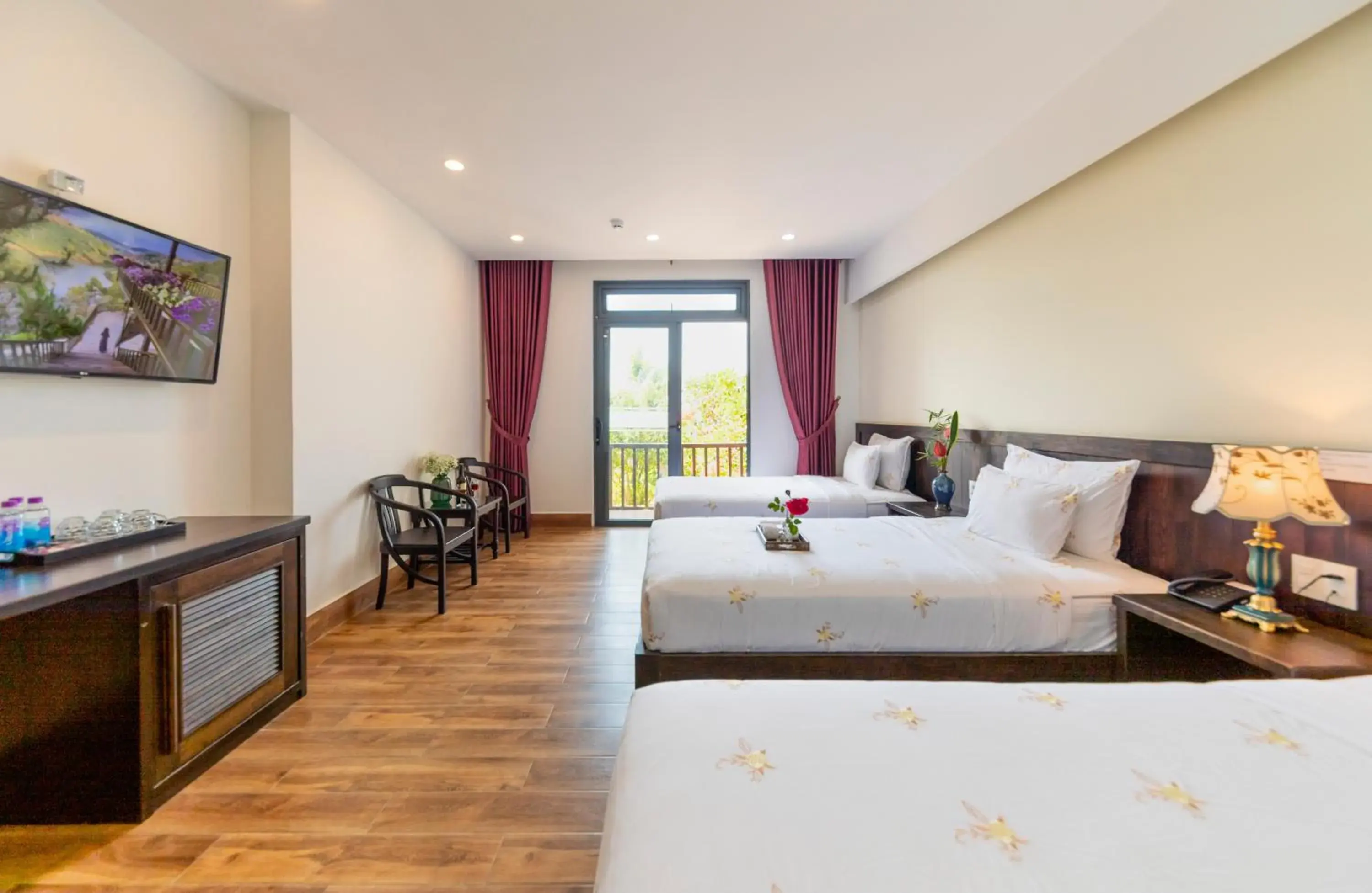 Triple Room with Balcony in Thanh Loan 2 Da Lat Hotel Triple Room with Balcony in Thanh Loan 2 Da Lat Hotel