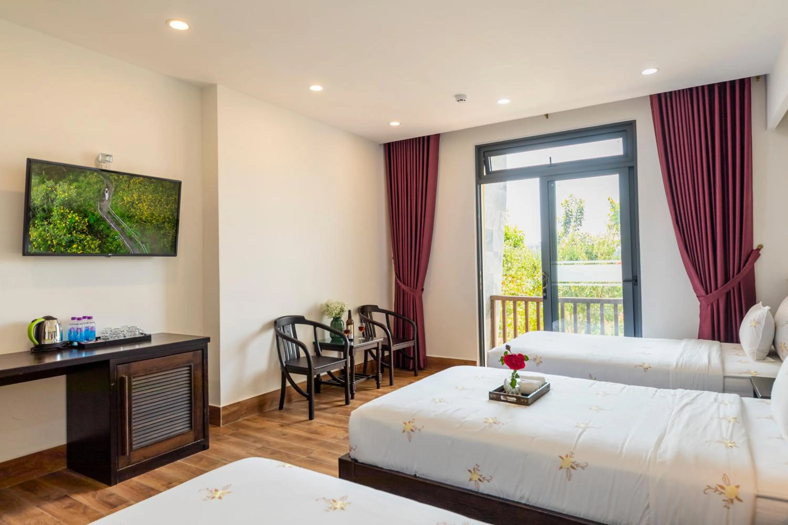 Bed in Thanh Loan 2 Da Lat Hotel