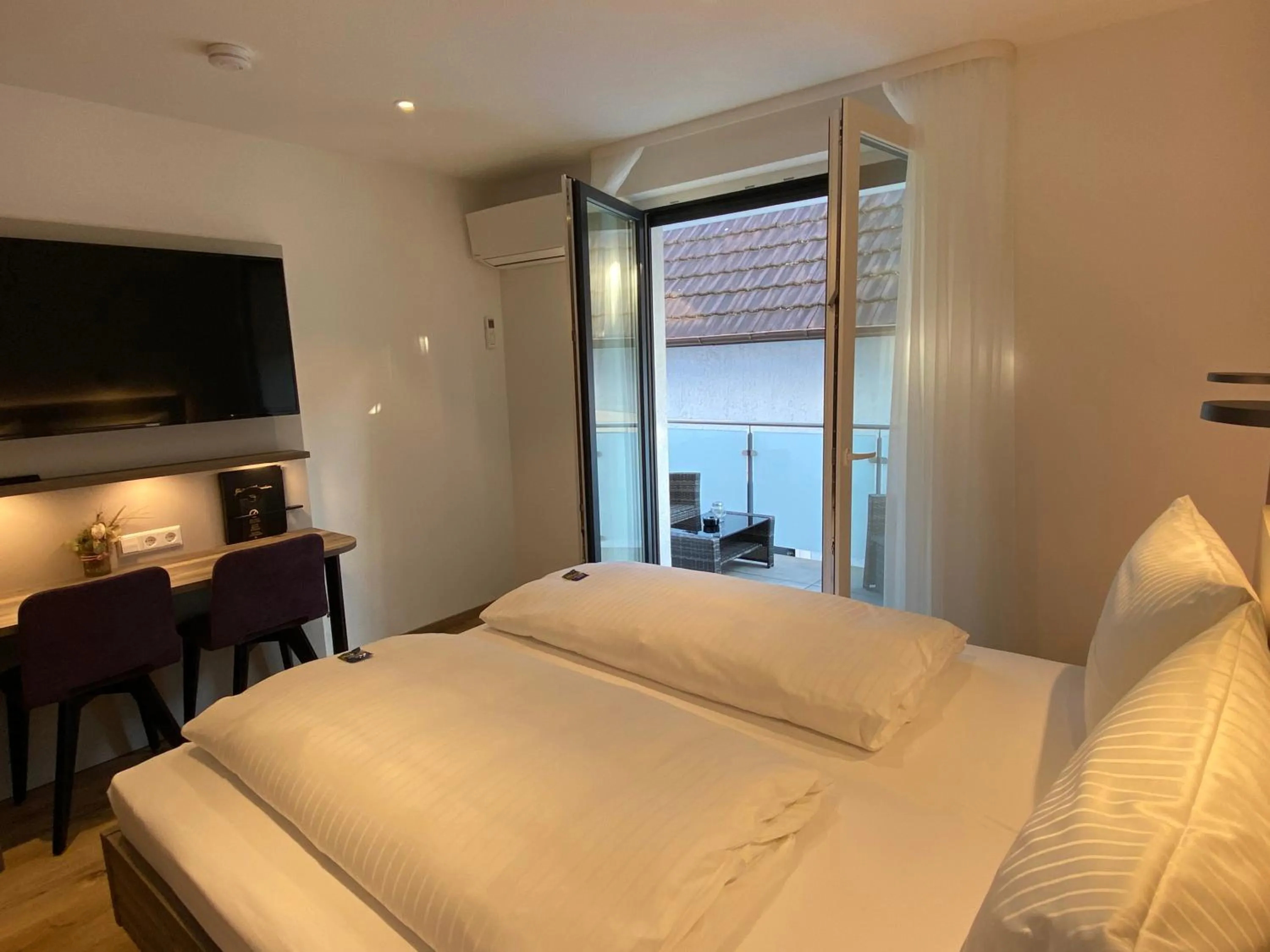 TV and multimedia, Bed in Hotel Kosel garni UG