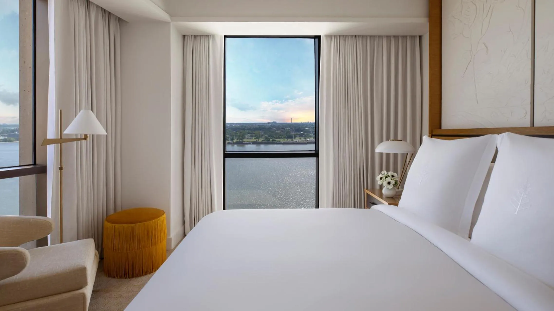 Bed in Four Seasons New Orleans