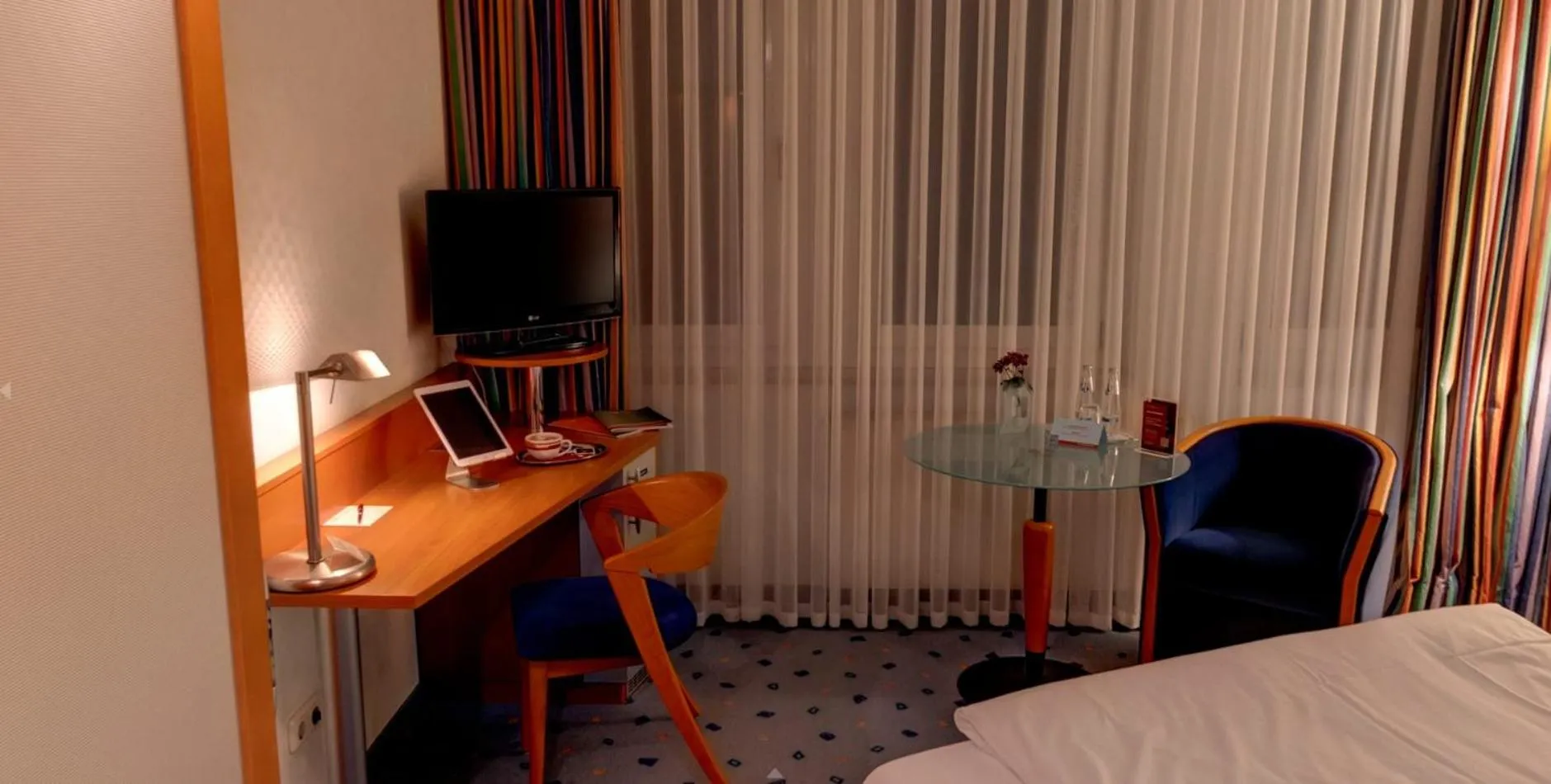 Seating area, Bed in Business-Hotel Artes