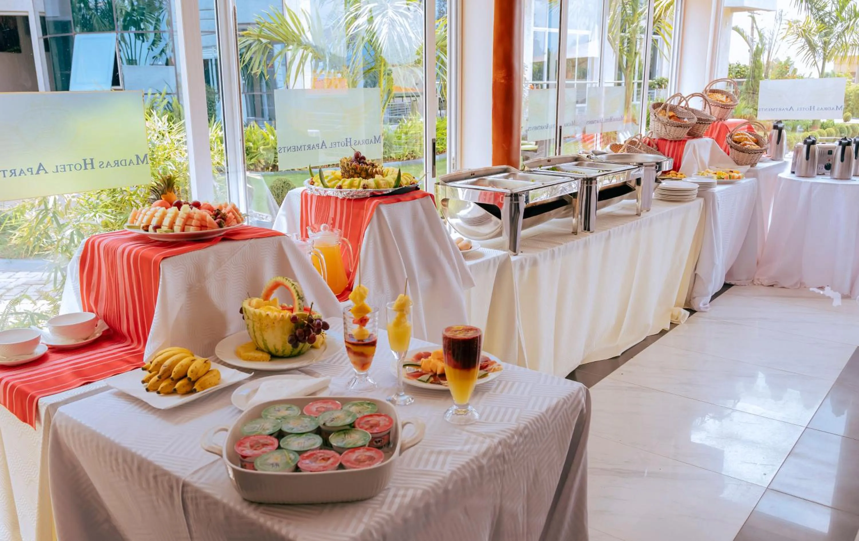 Restaurant/places to eat in Madras Hotel and Apartments