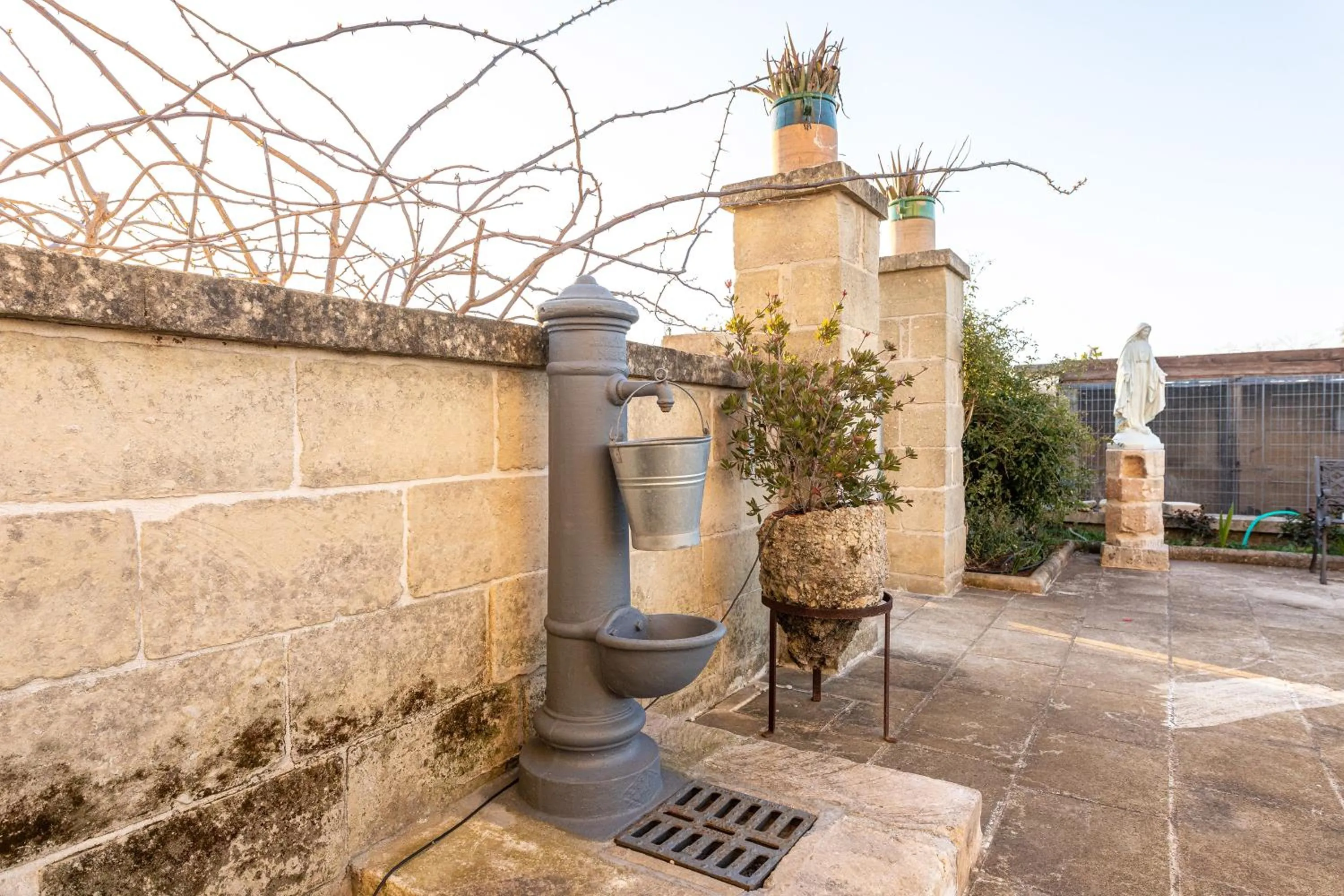 Decorative detail in Relais Borgo Segine