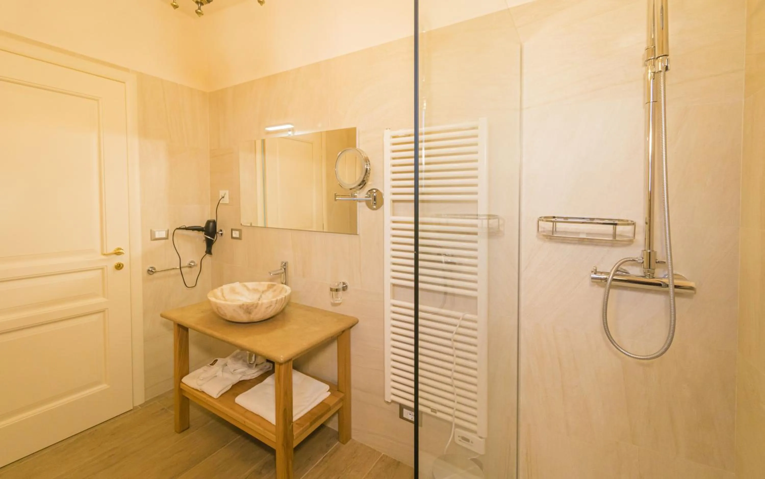 Shower in Relais Borgo Segine