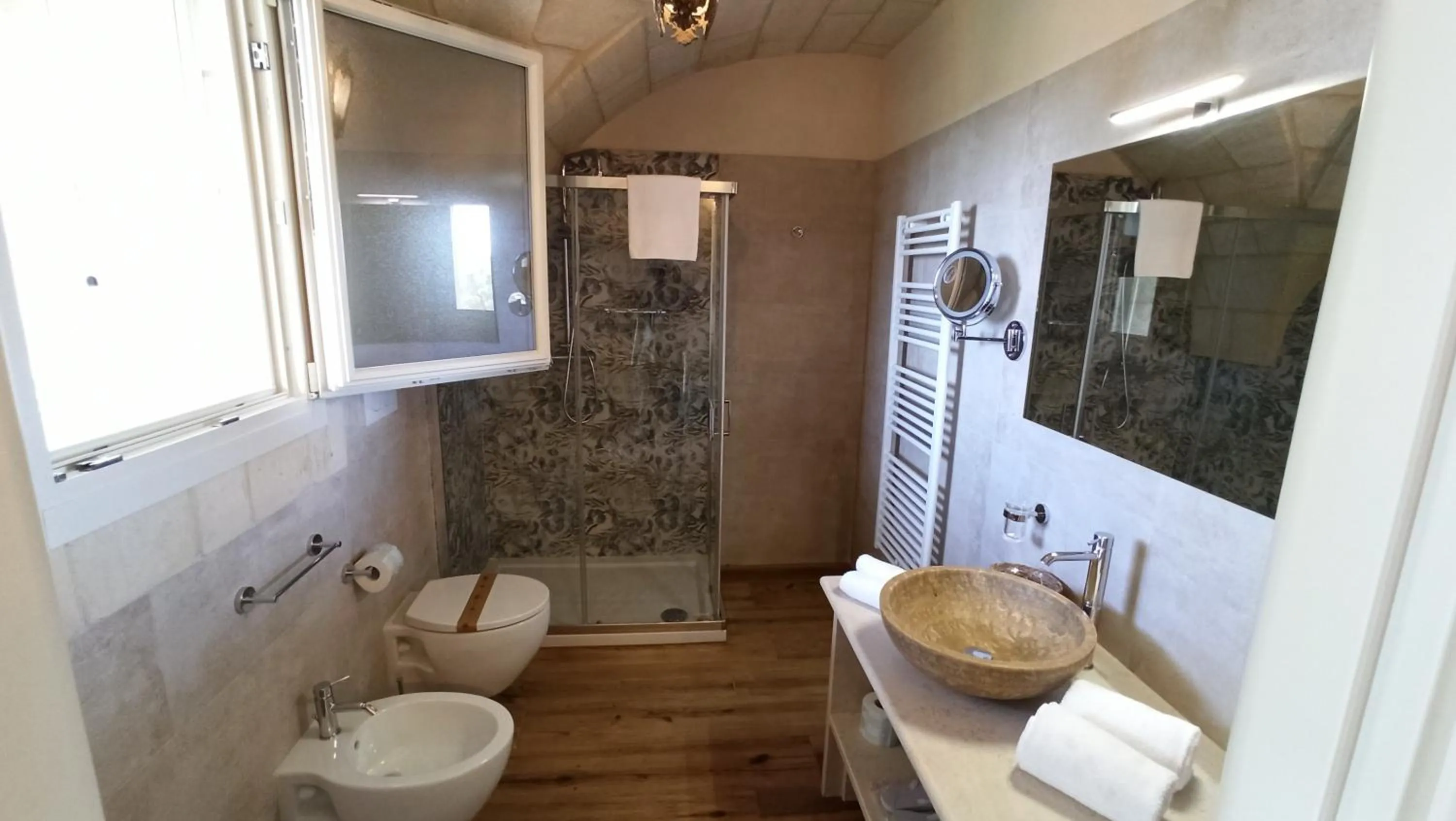 Shower in Relais Borgo Segine