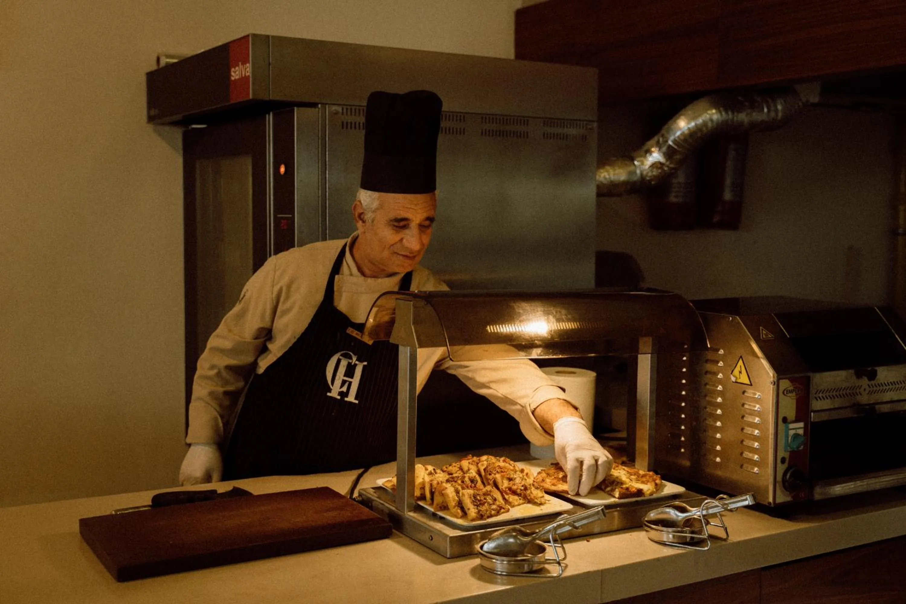 Restaurant/places to eat in Castival Hotel