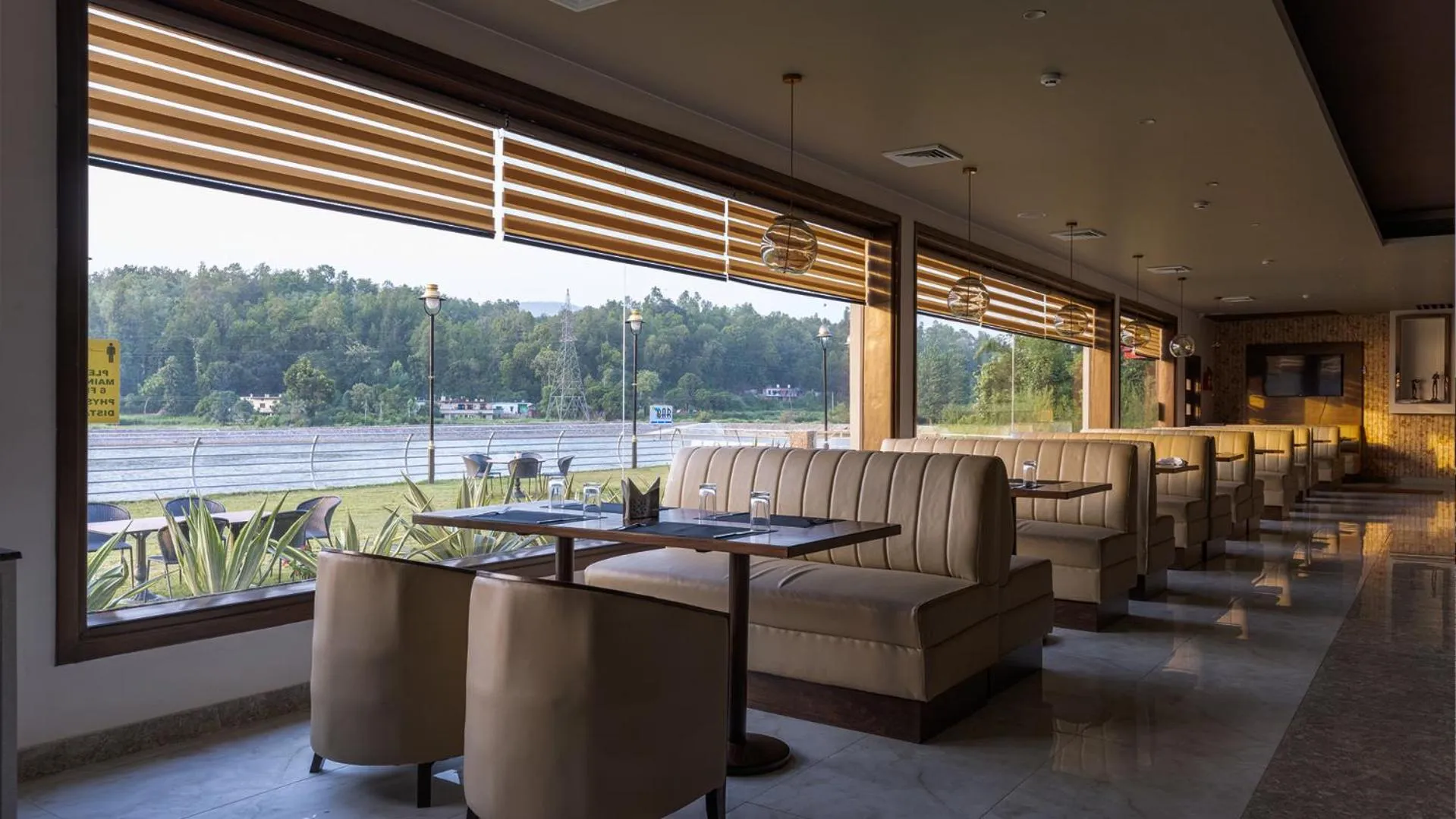 Restaurant/places to eat in Jay Clarks Exotica