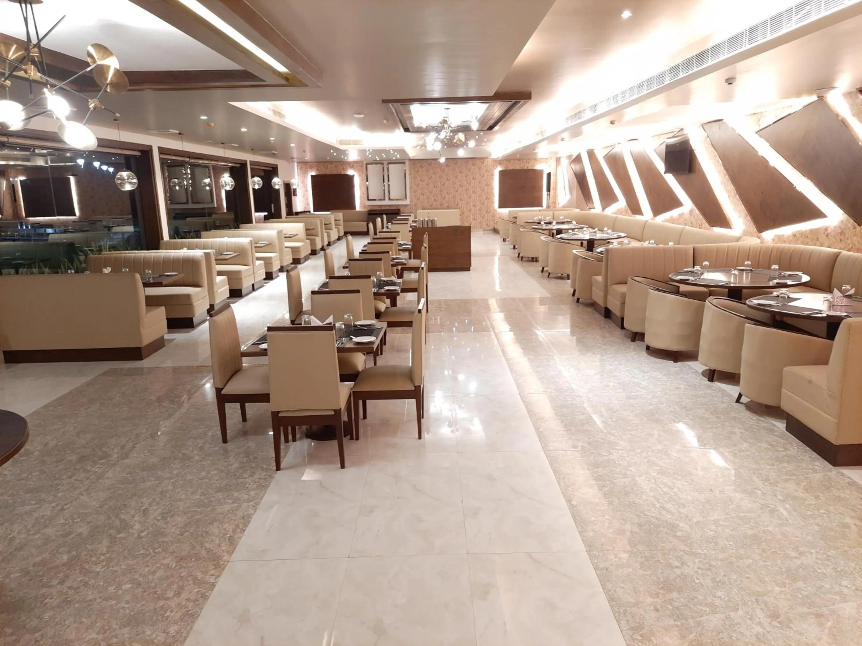 Restaurant/places to eat in Jay Clarks Exotica