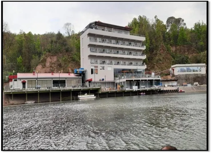 Restaurant/places to eat in Jay Clarks Exotica