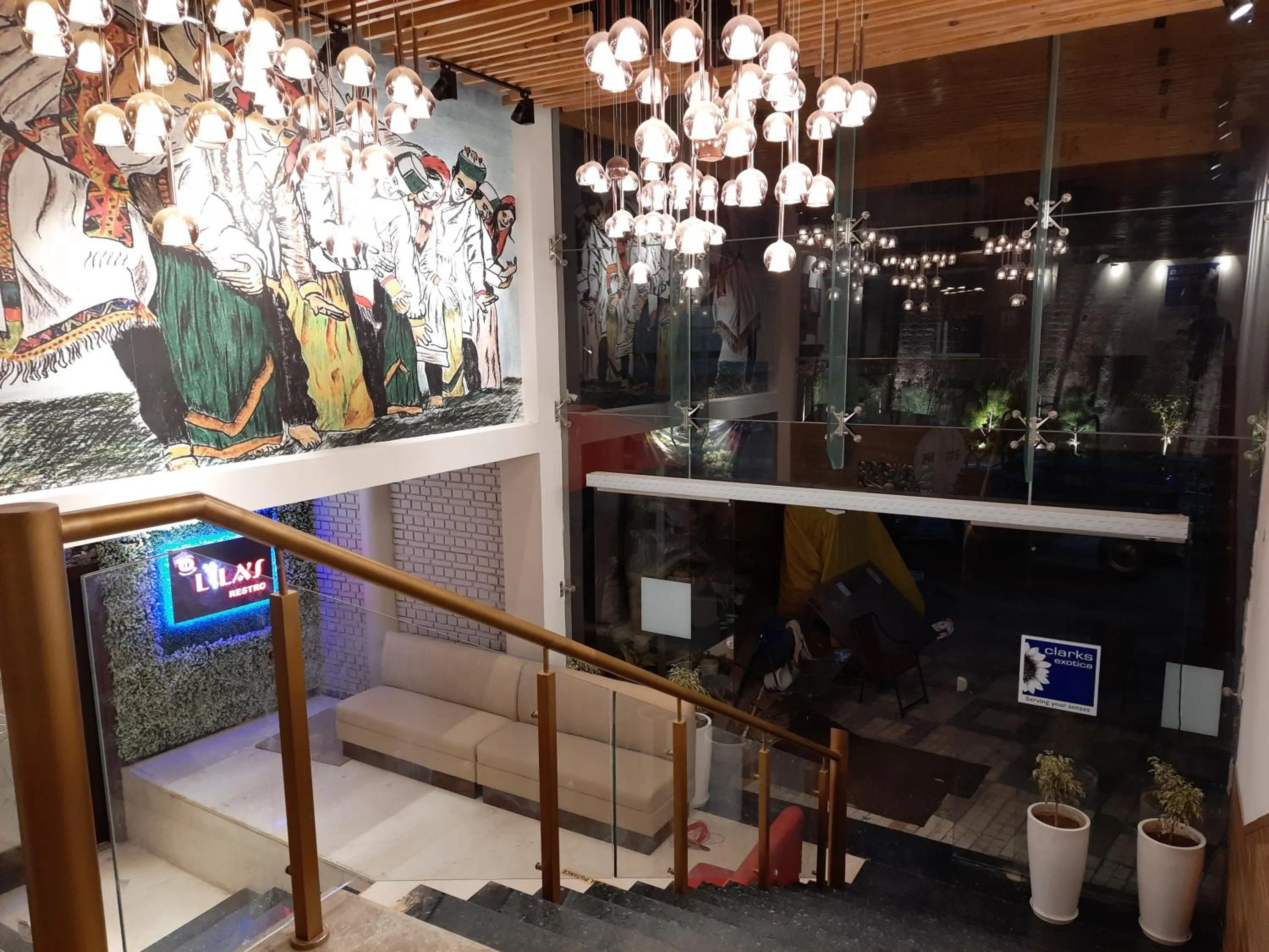 Facade/entrance in Jay Clarks Exotica