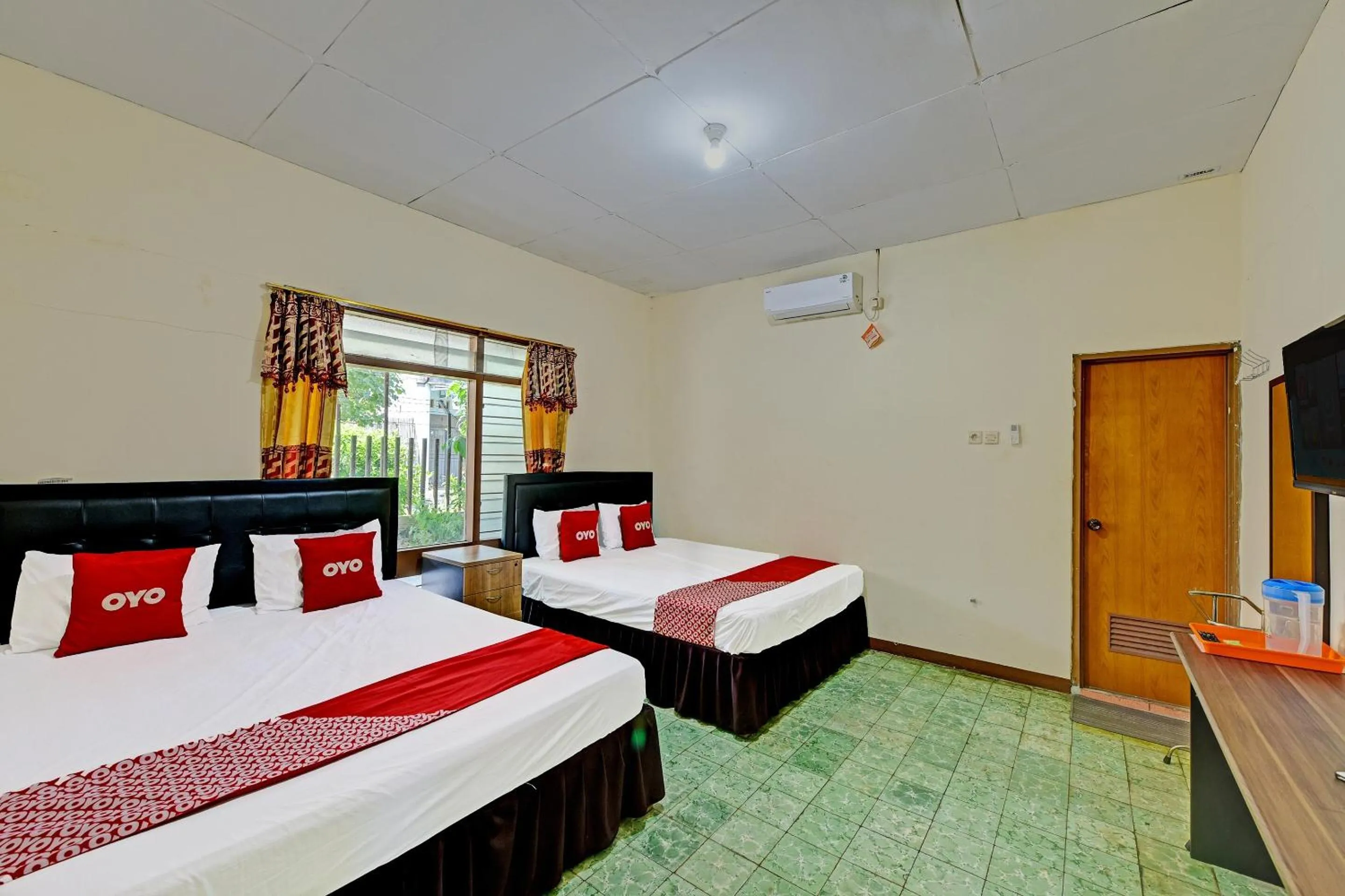 Bedroom, Bed in OYO 90443 Hotel New Kartika In