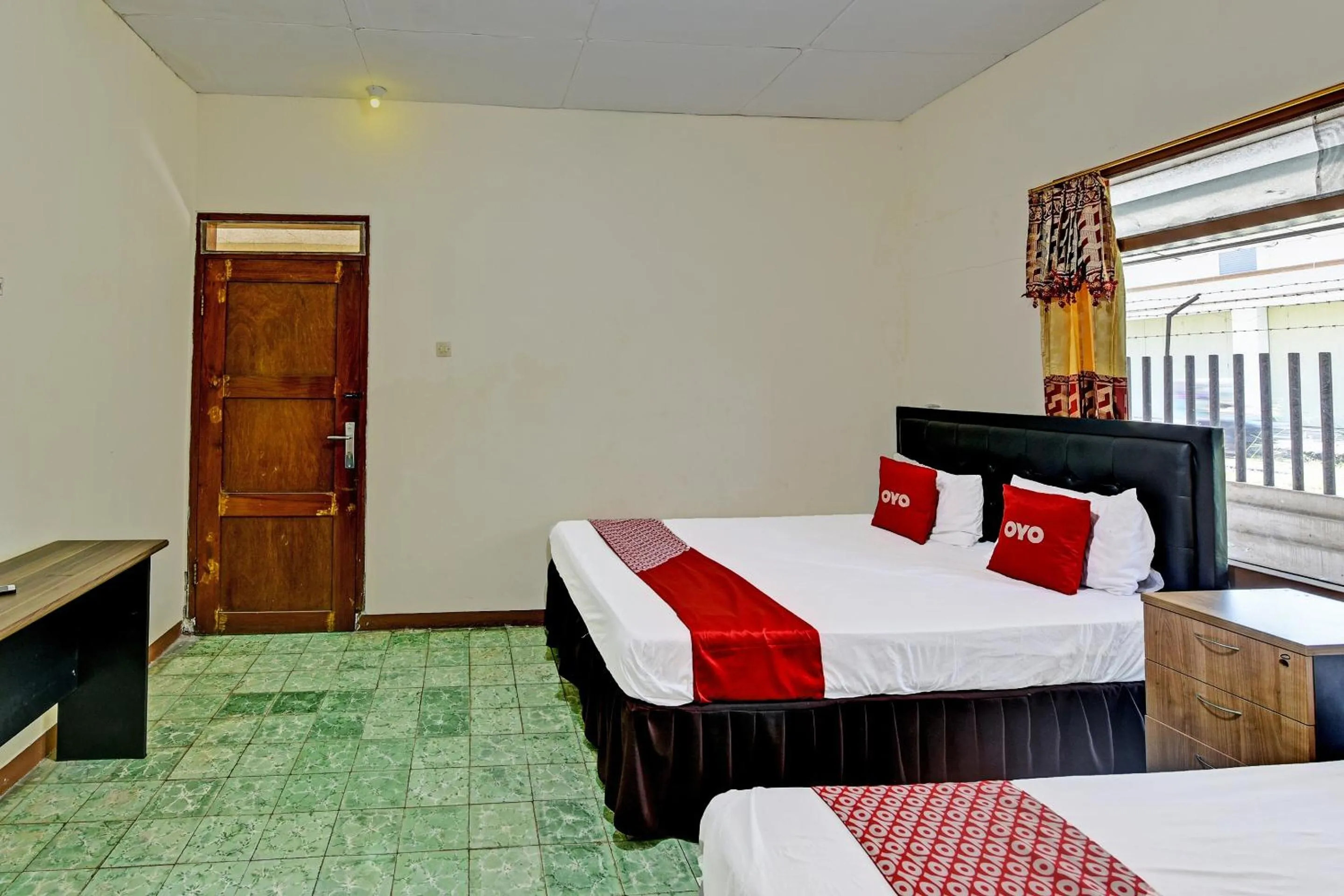 Bedroom, Bed in OYO 90443 Hotel New Kartika In