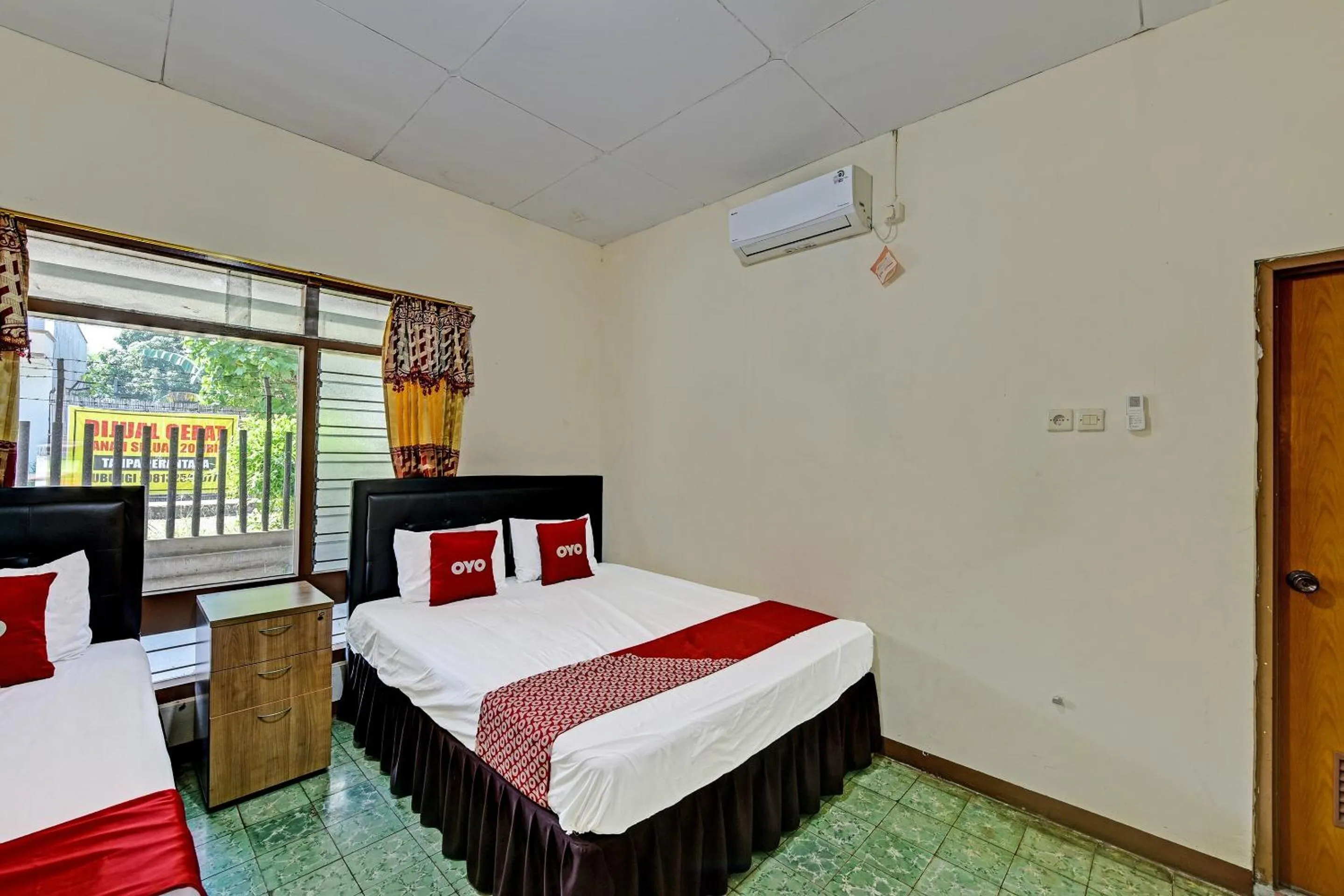 Bedroom, Bed in OYO 90443 Hotel New Kartika In