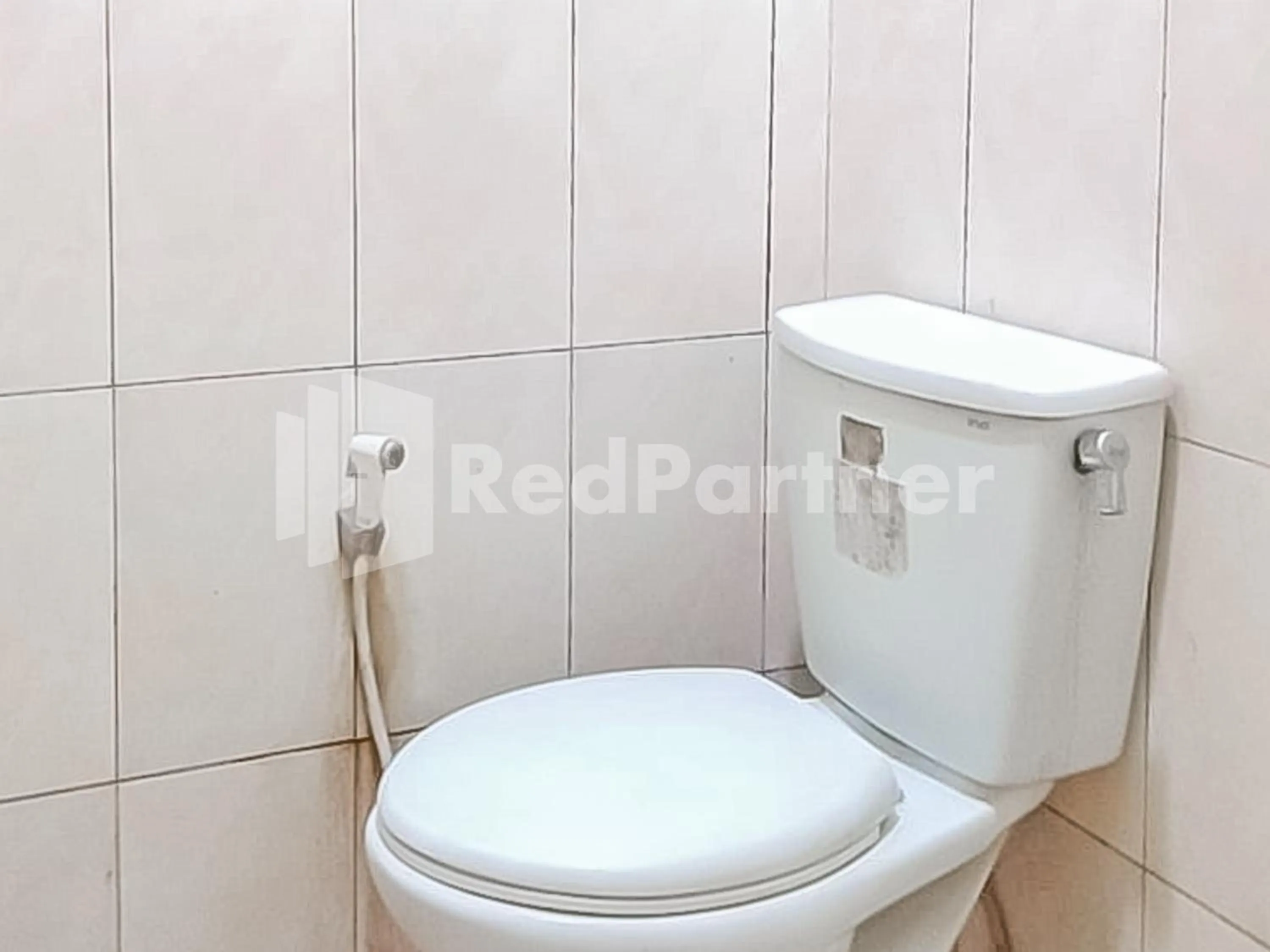 Bathroom in Indah Savana Hotel Mitra RedDoorz