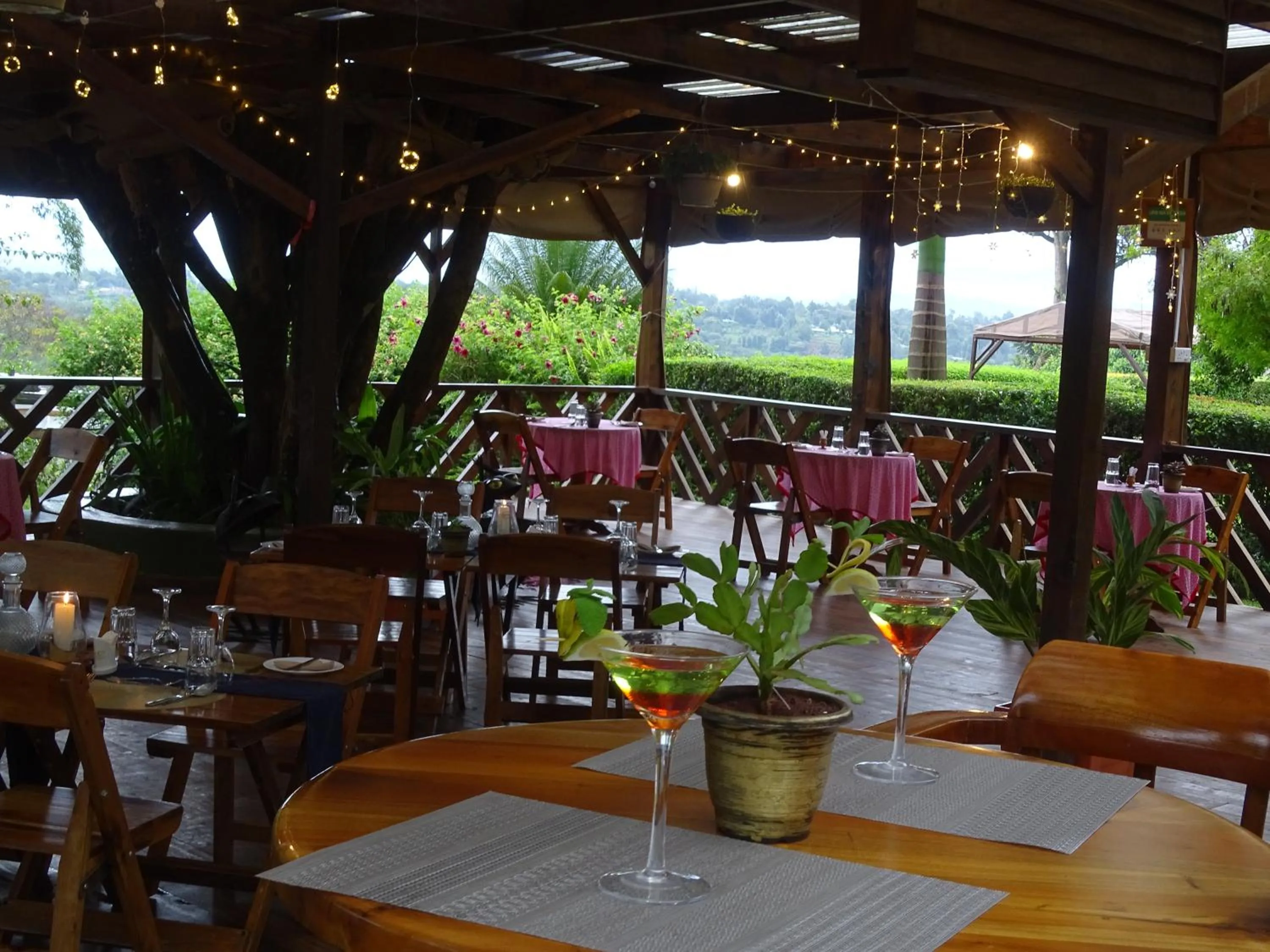 Restaurant/places to eat in Le Pristine Wellness and Healing Hotel