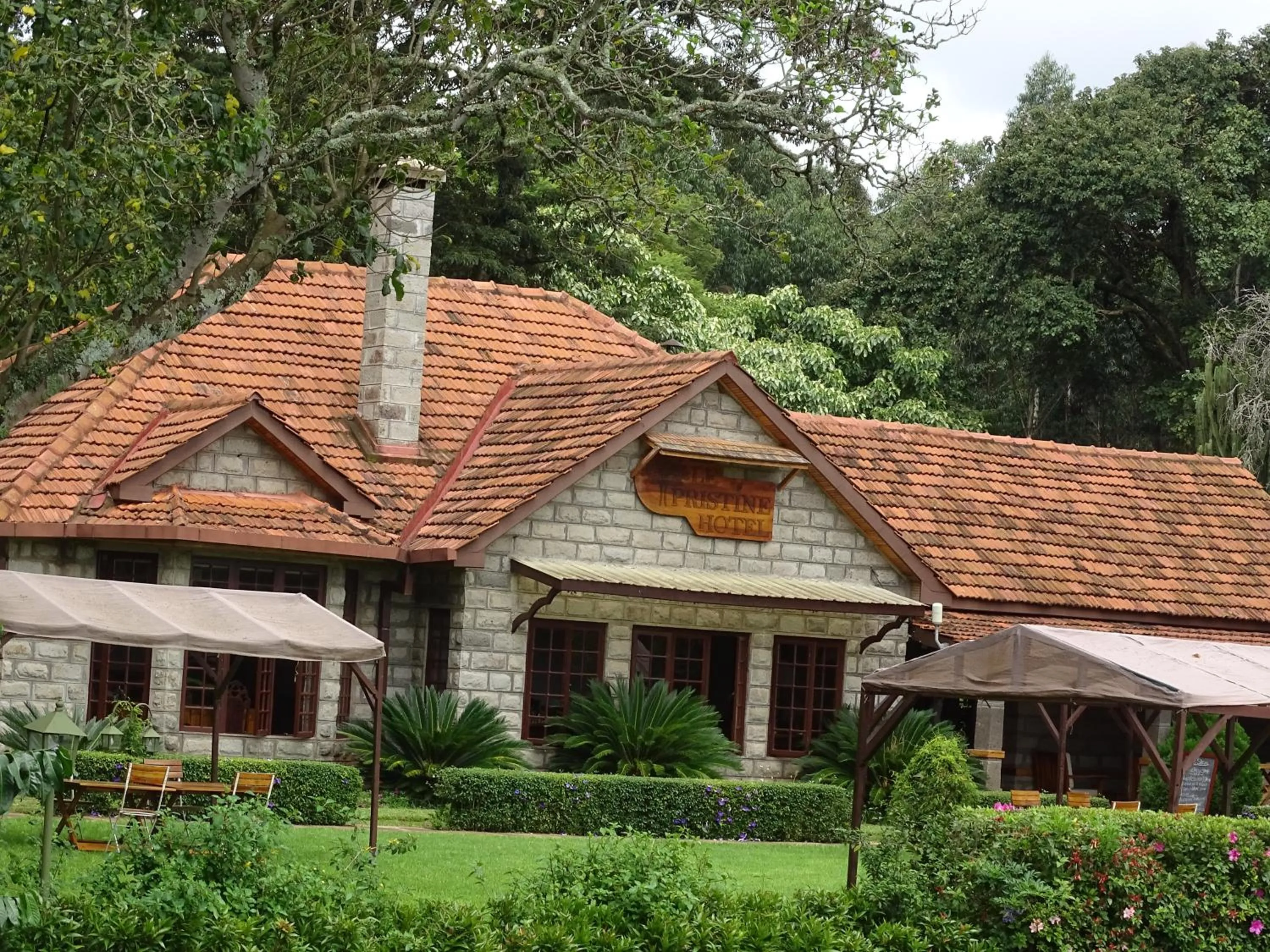 Property building in Le Pristine Wellness and Healing Hotel