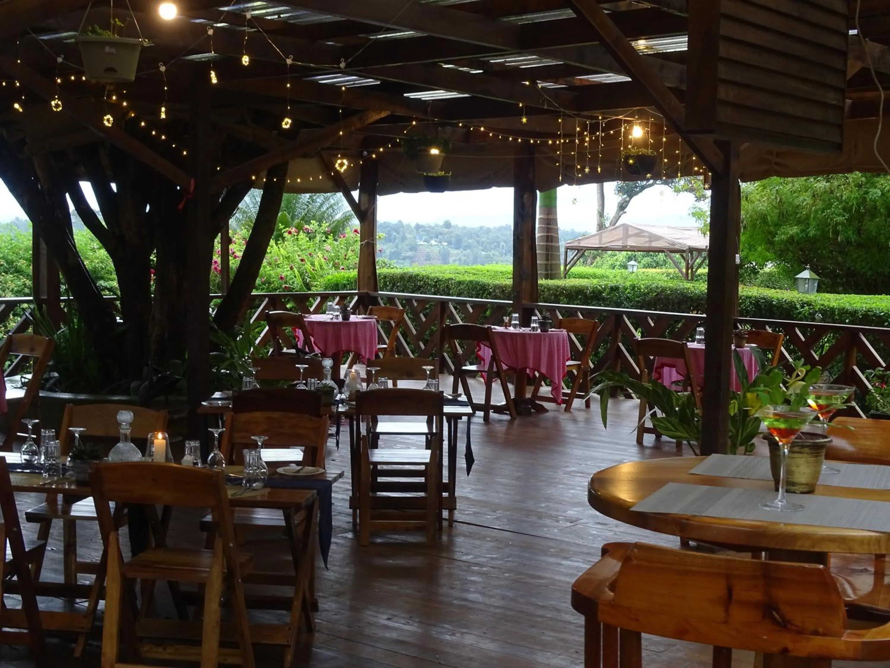 Restaurant/places to eat in Le Pristine Wellness and Healing Hotel