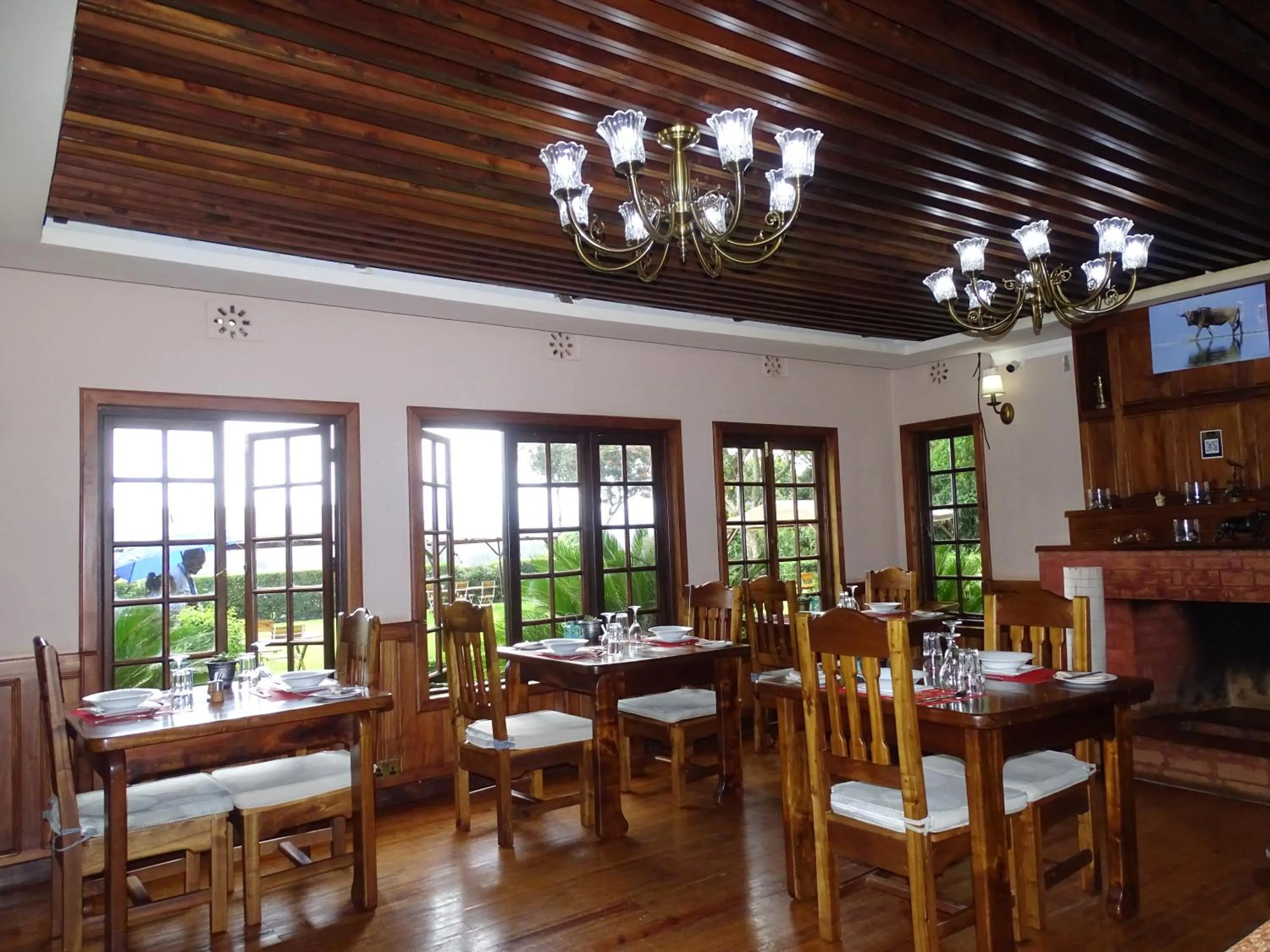 Restaurant/places to eat in Le Pristine Wellness and Healing Hotel