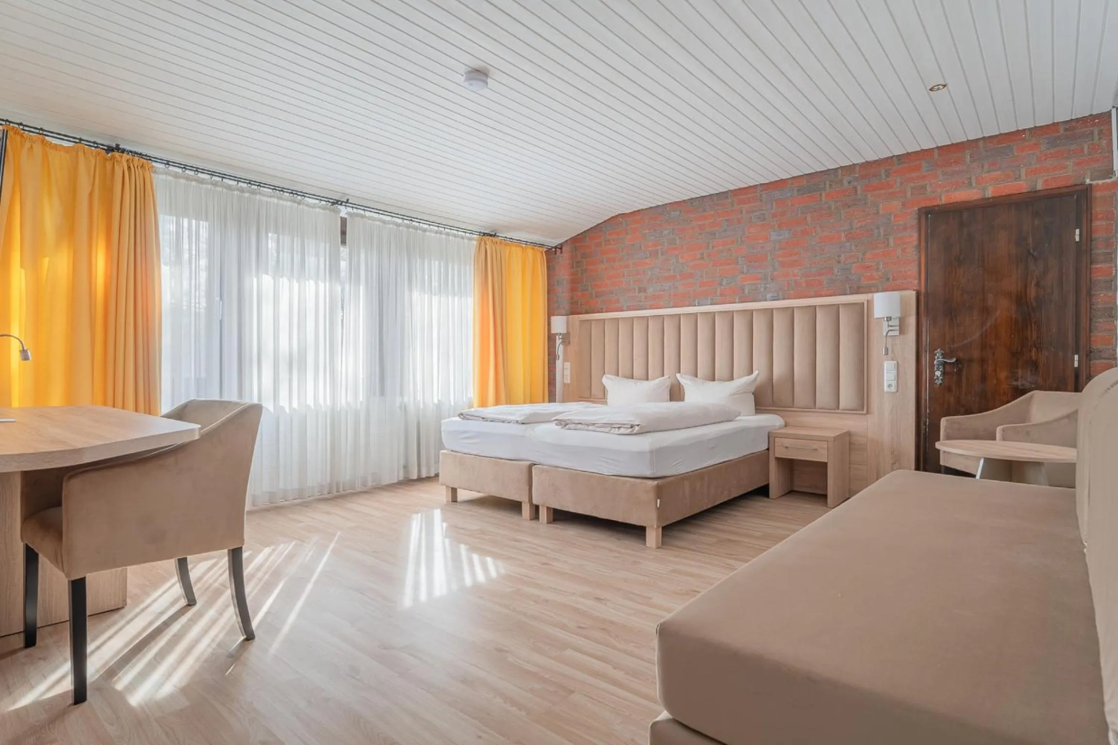 Photo of the whole room, Bed in Hotel Zur Heidschnucke