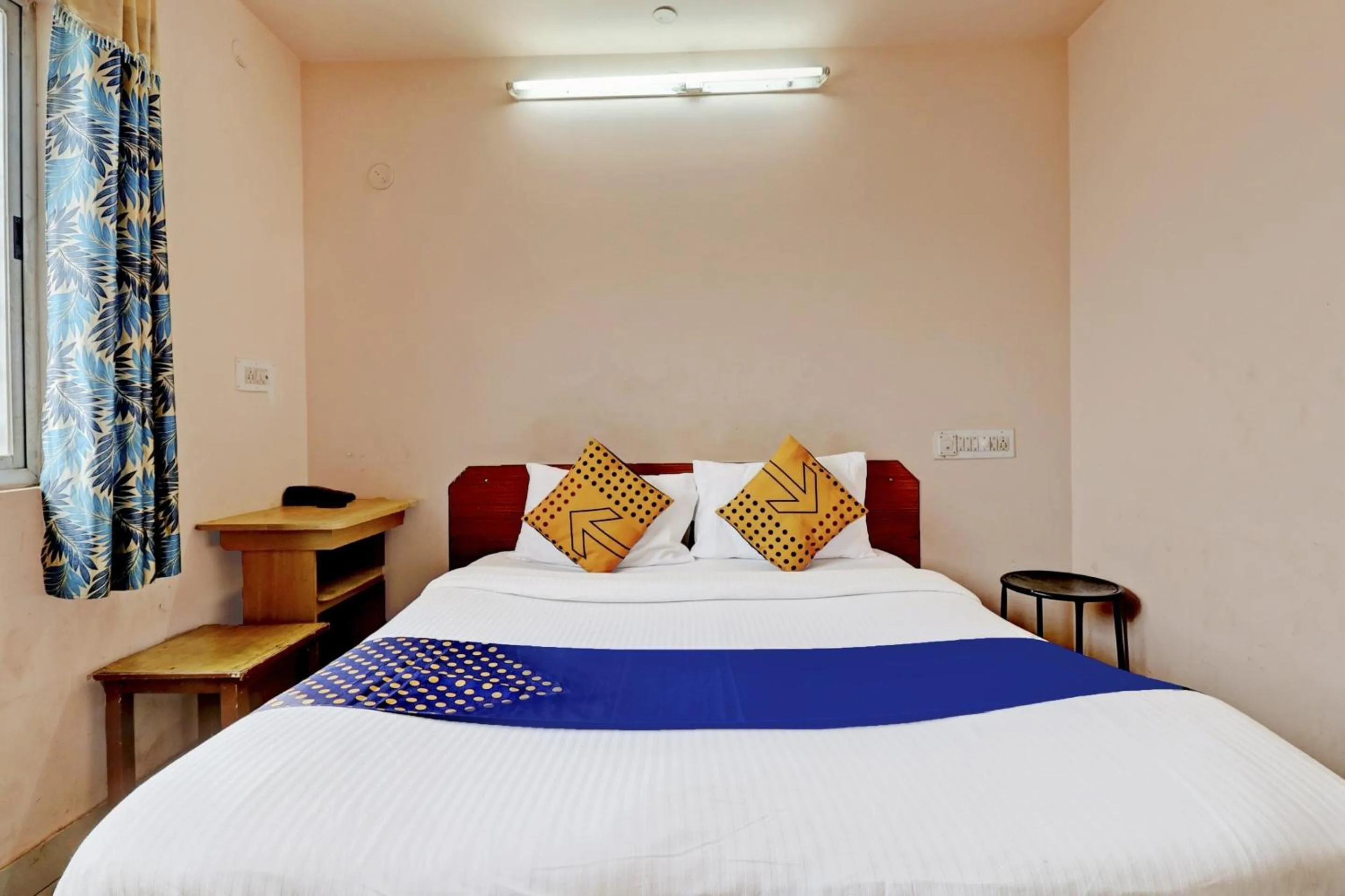 Bedroom, Bed in Hotel O Spot on S L V Comfort