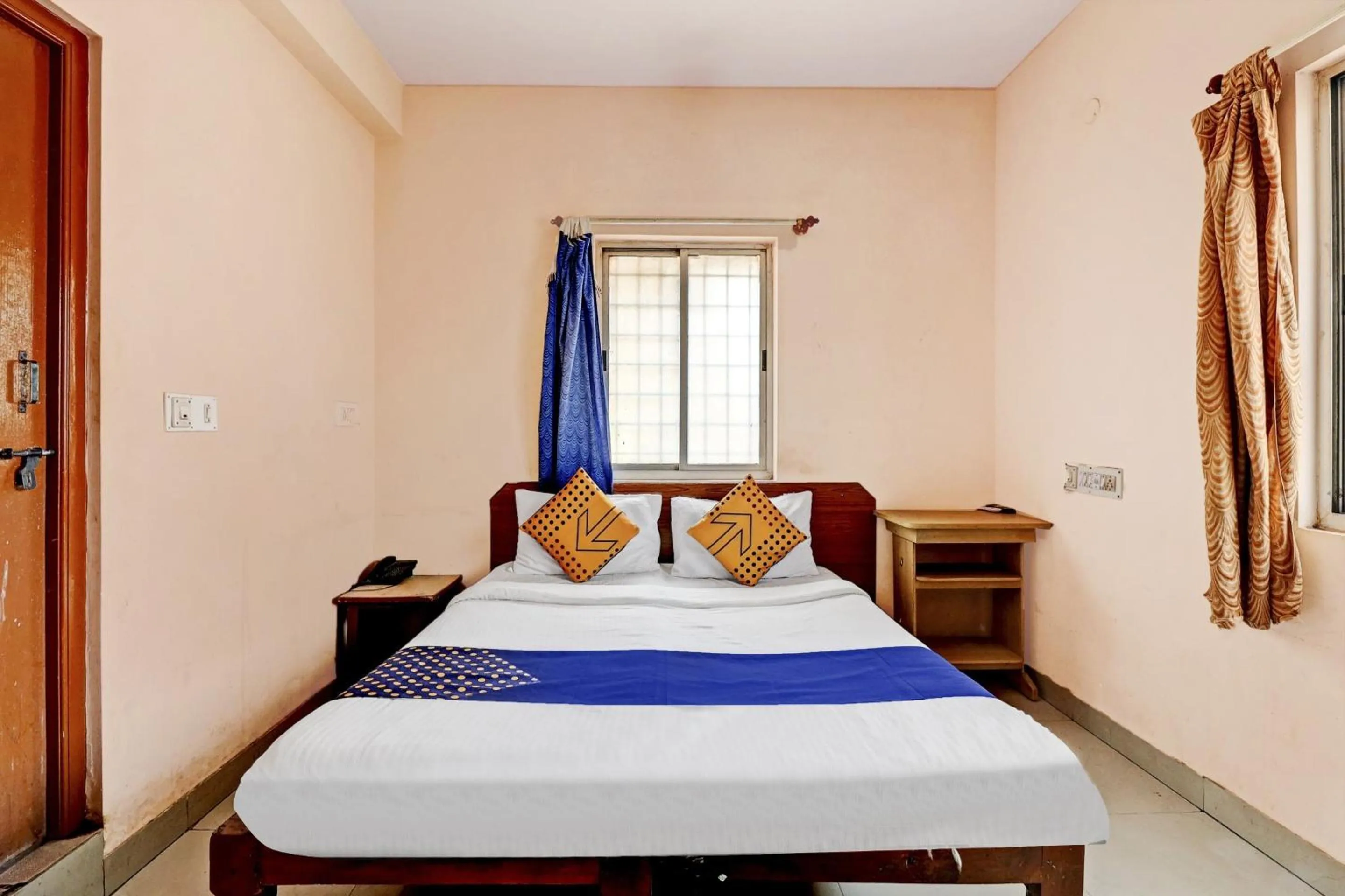 Bedroom, Bed in Hotel O Spot on S L V Comfort