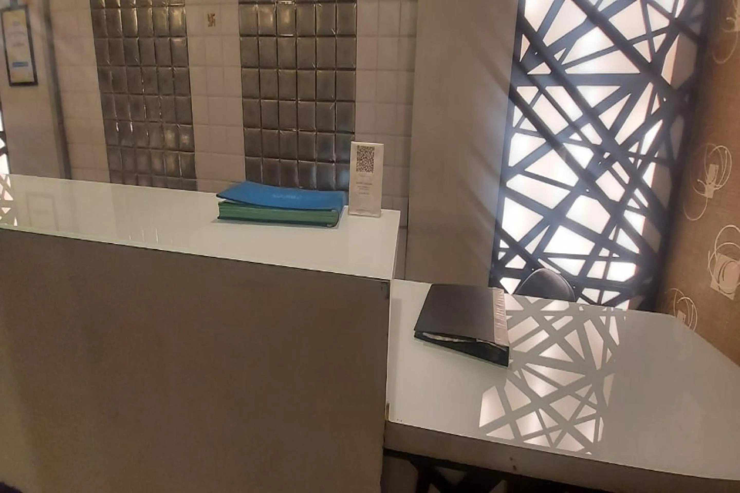 Lobby or reception in SPOT ON by OYO Shyam Dharamshala