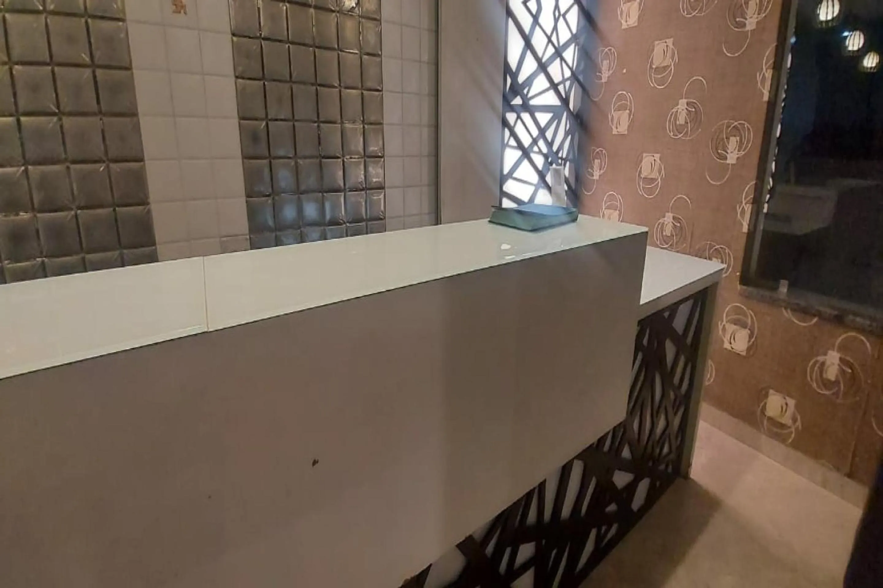 Lobby or reception in SPOT ON by OYO Shyam Dharamshala