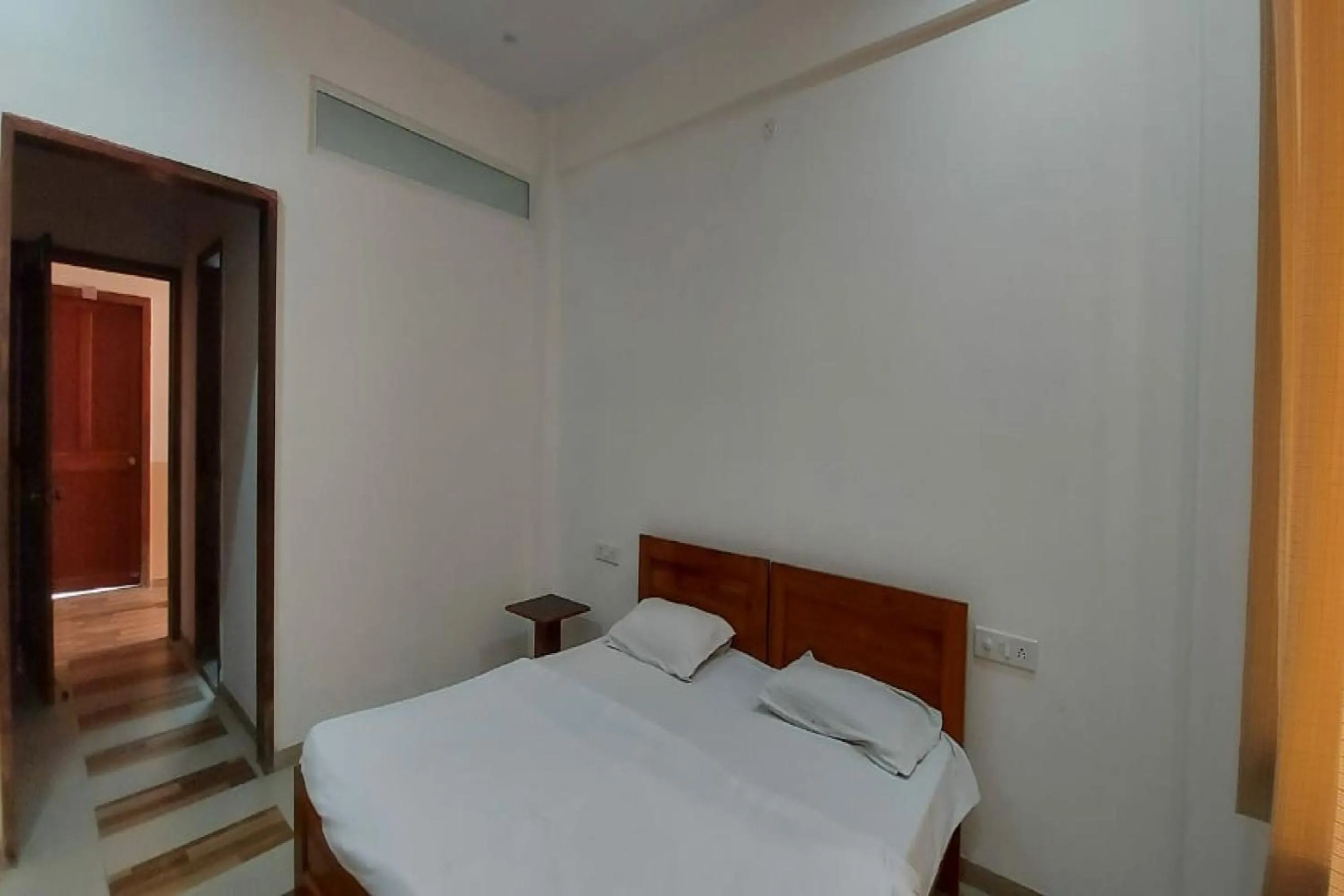Bedroom in SPOT ON by OYO Shyam Dharamshala