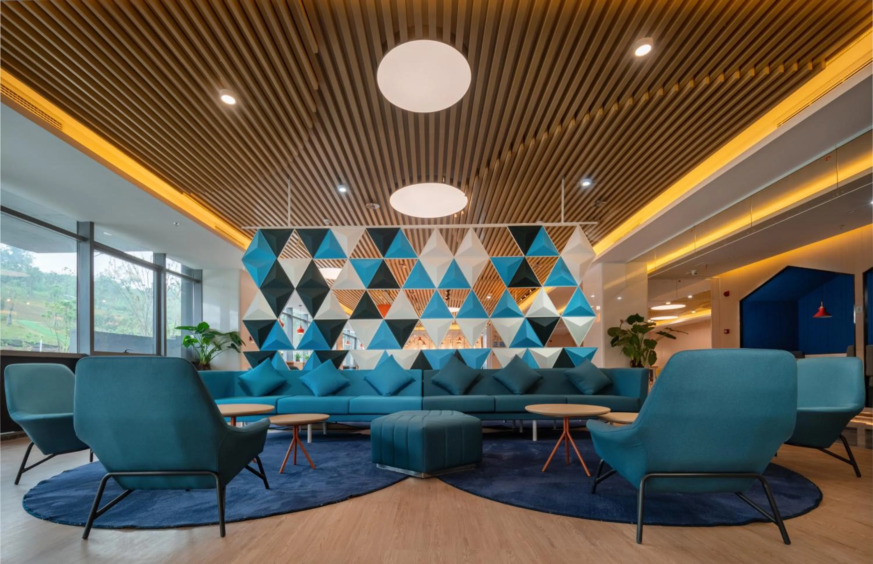 Seating area in Holiday Inn Express Nanjing Happy Valley by IHG