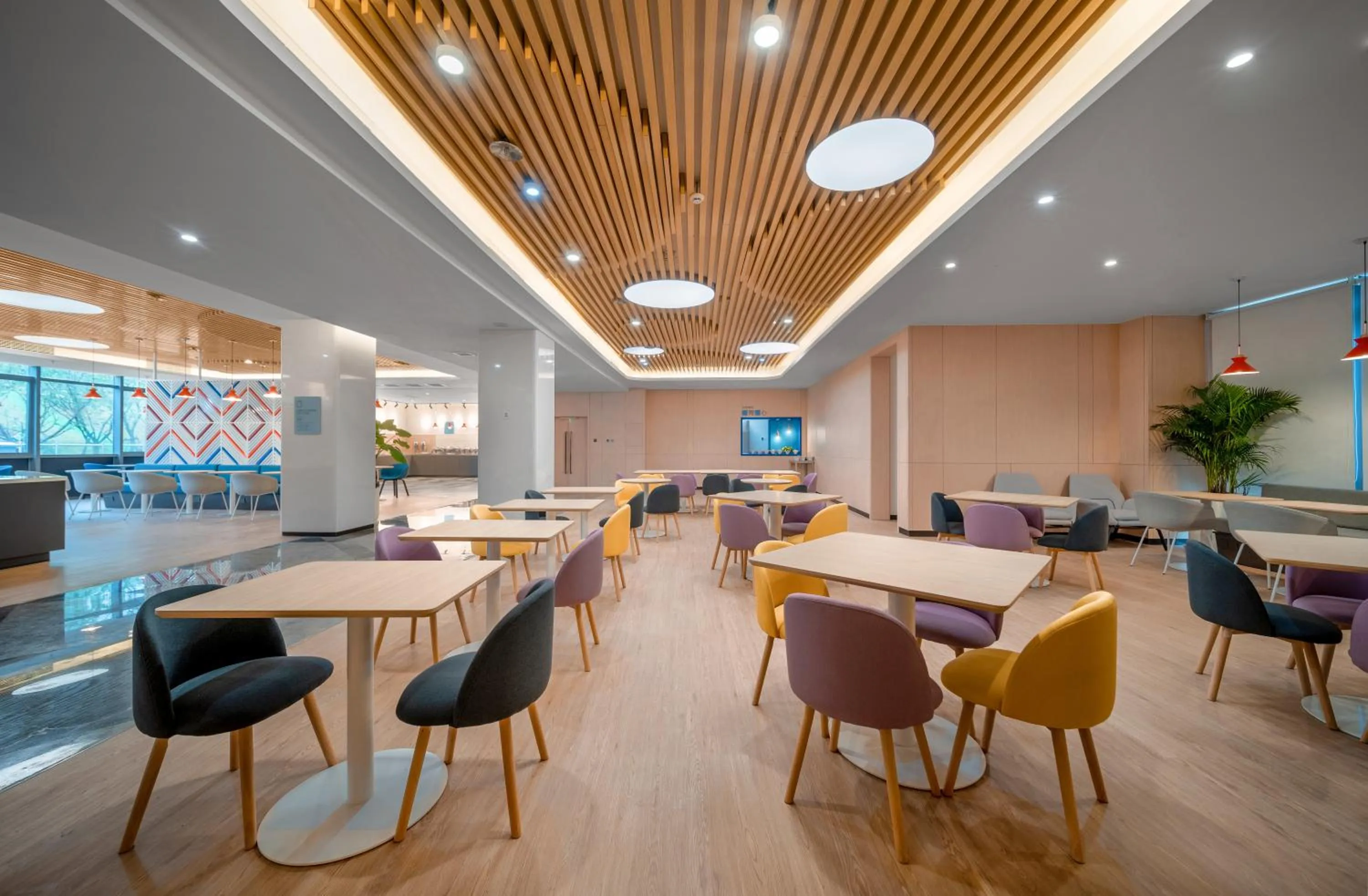 Restaurant/places to eat in Holiday Inn Express Nanjing Happy Valley by IHG