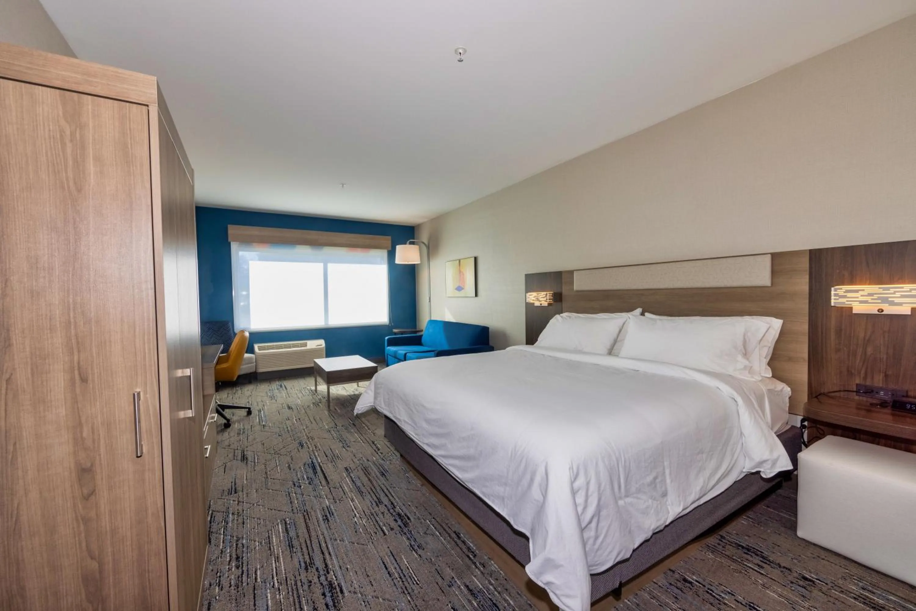 Guests, Bed in Holiday Inn Express & Suites - Harrisonburg University Area by IHG