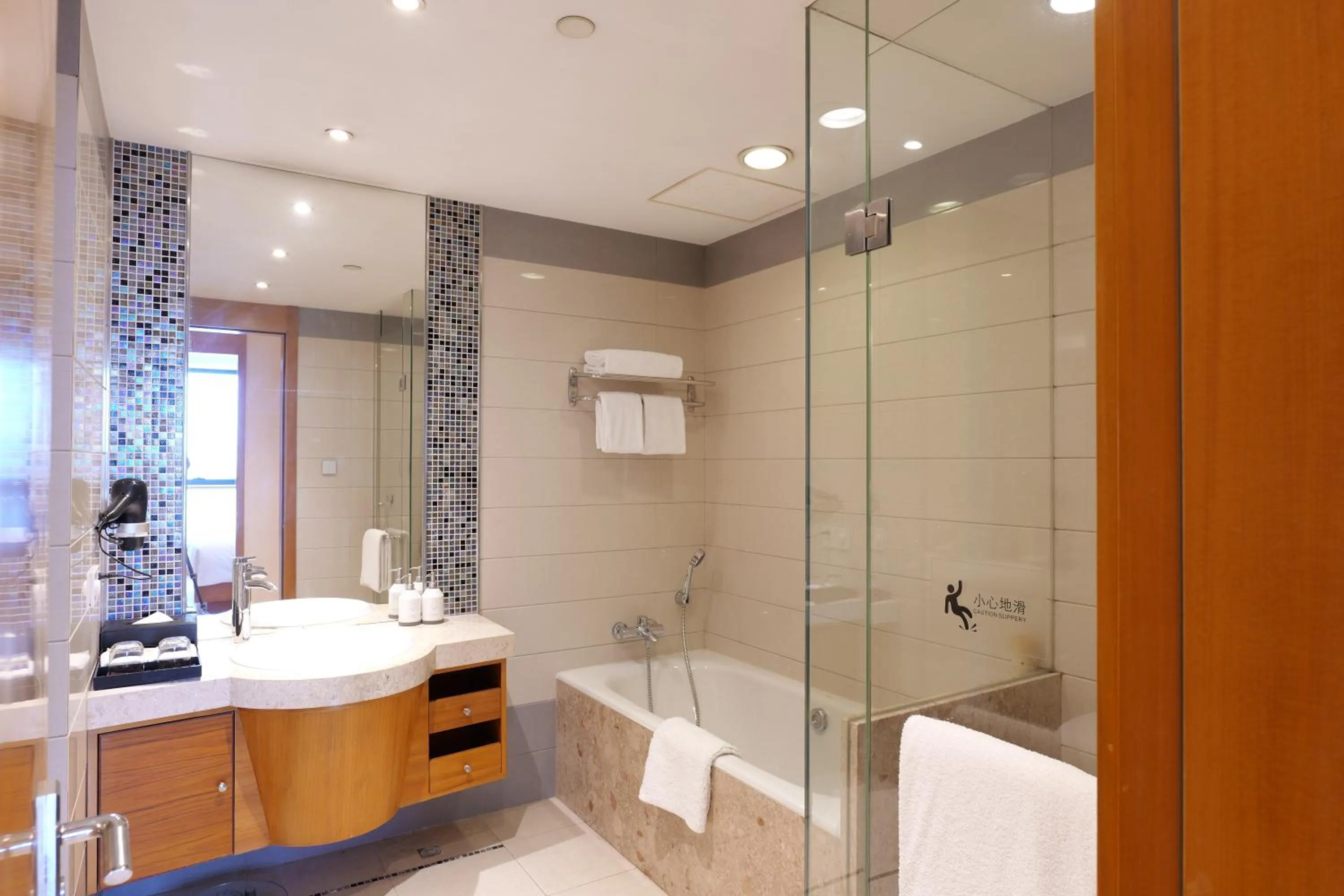 Shower in Swissotel Foshan, Guangdong