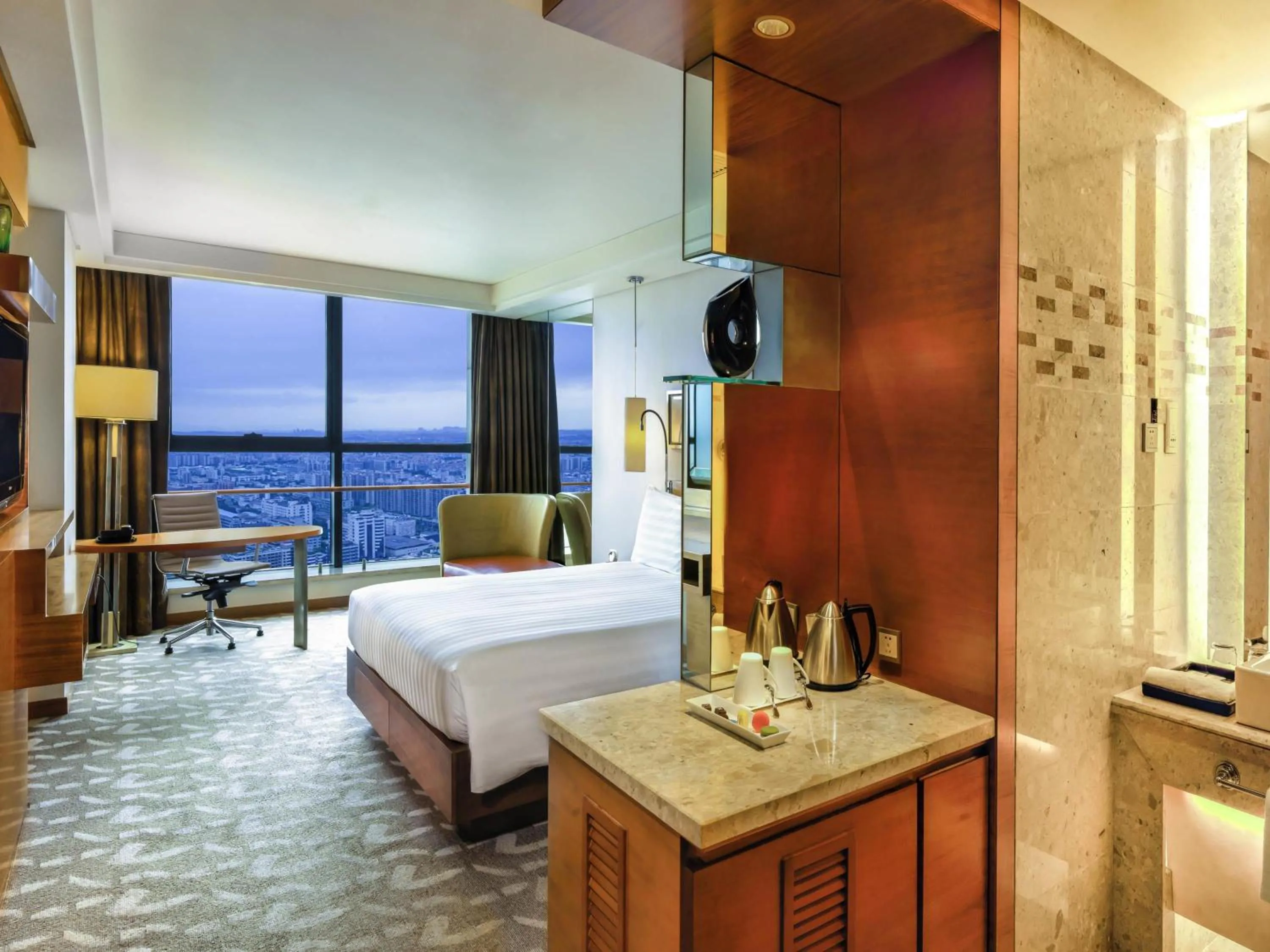 Bedroom, Bed in Swissotel Foshan, Guangdong