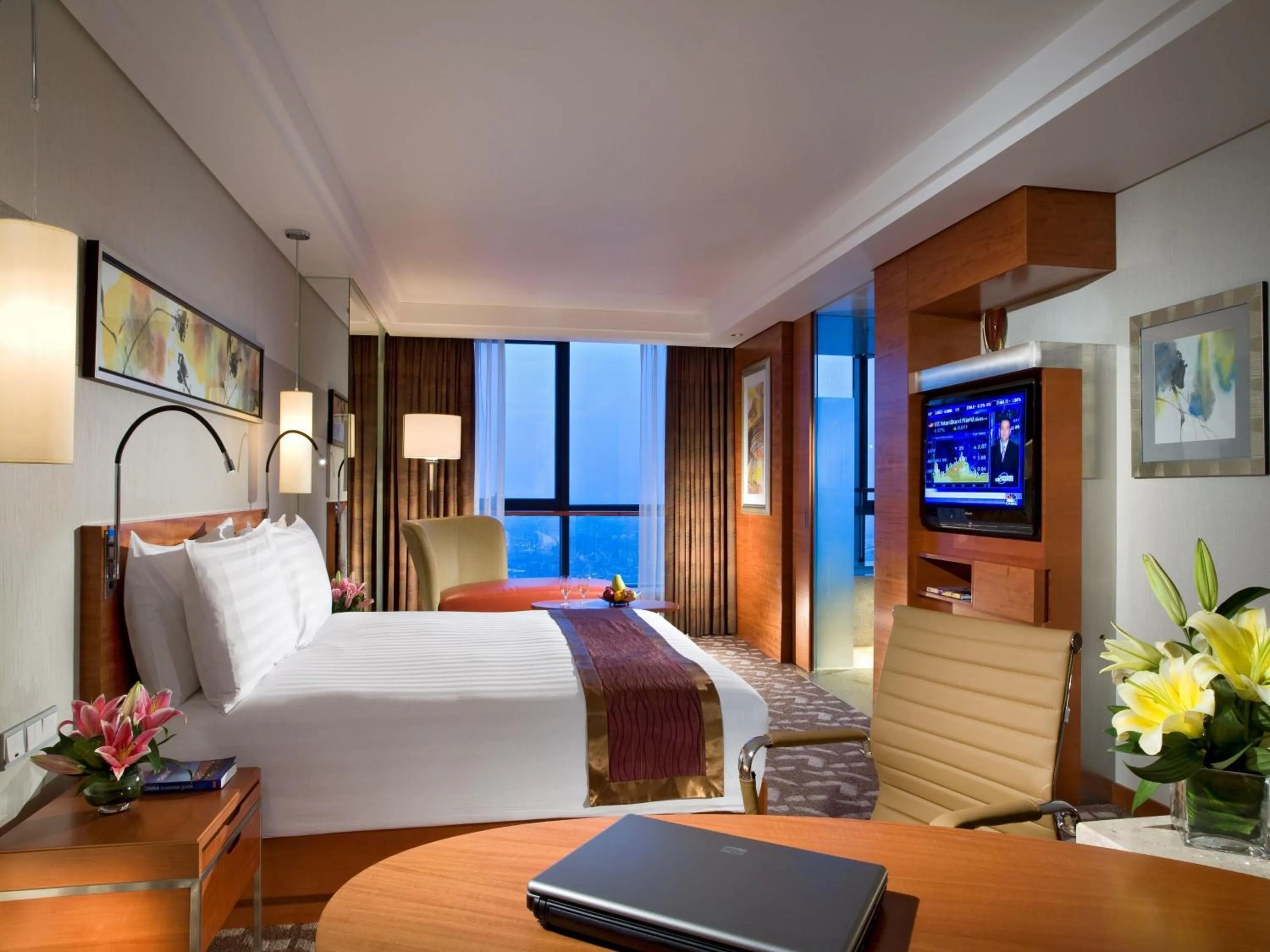 Bedroom, Bed in Swissotel Foshan, Guangdong