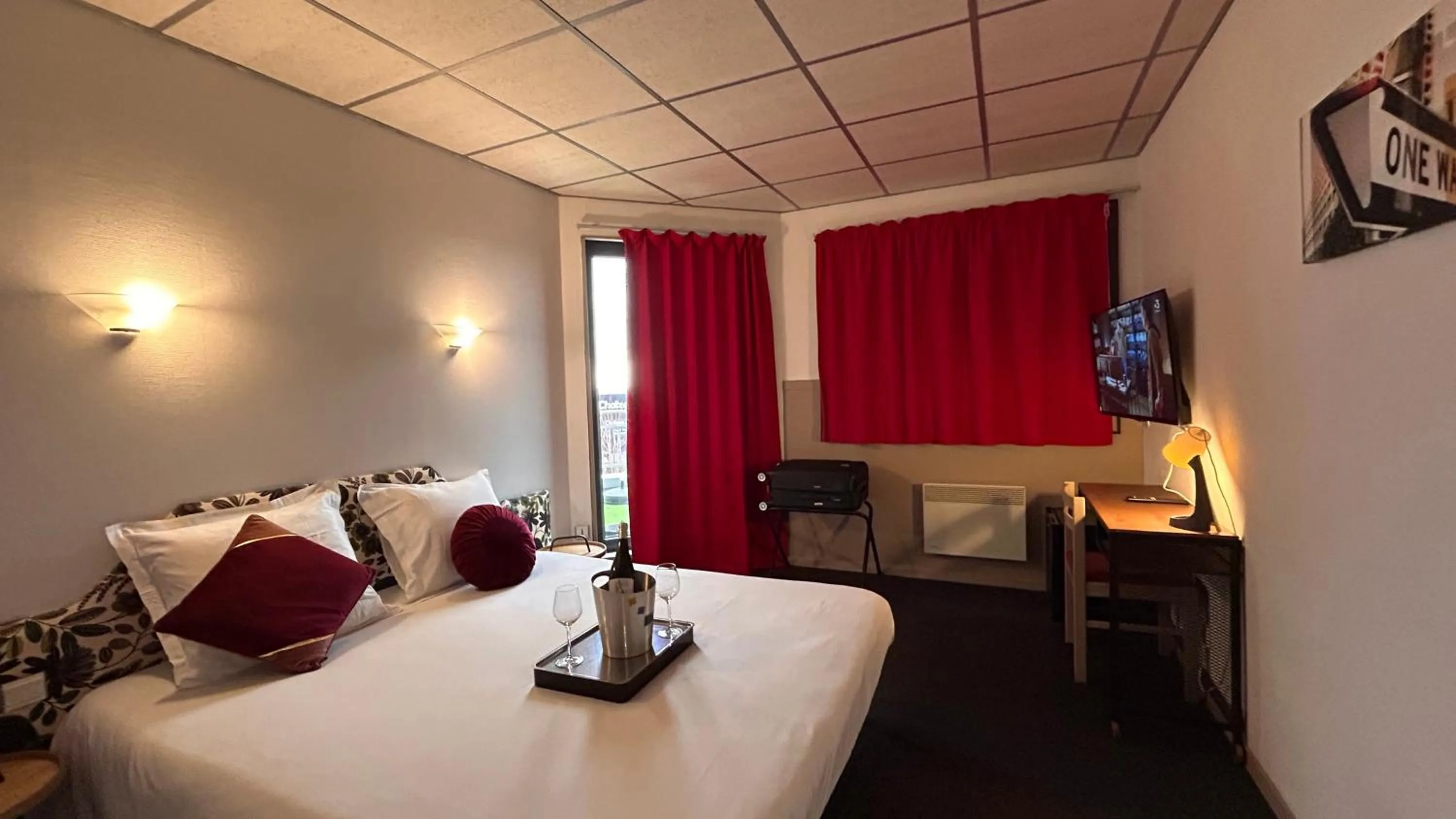 Bed in Fasthotel L'Eldorado