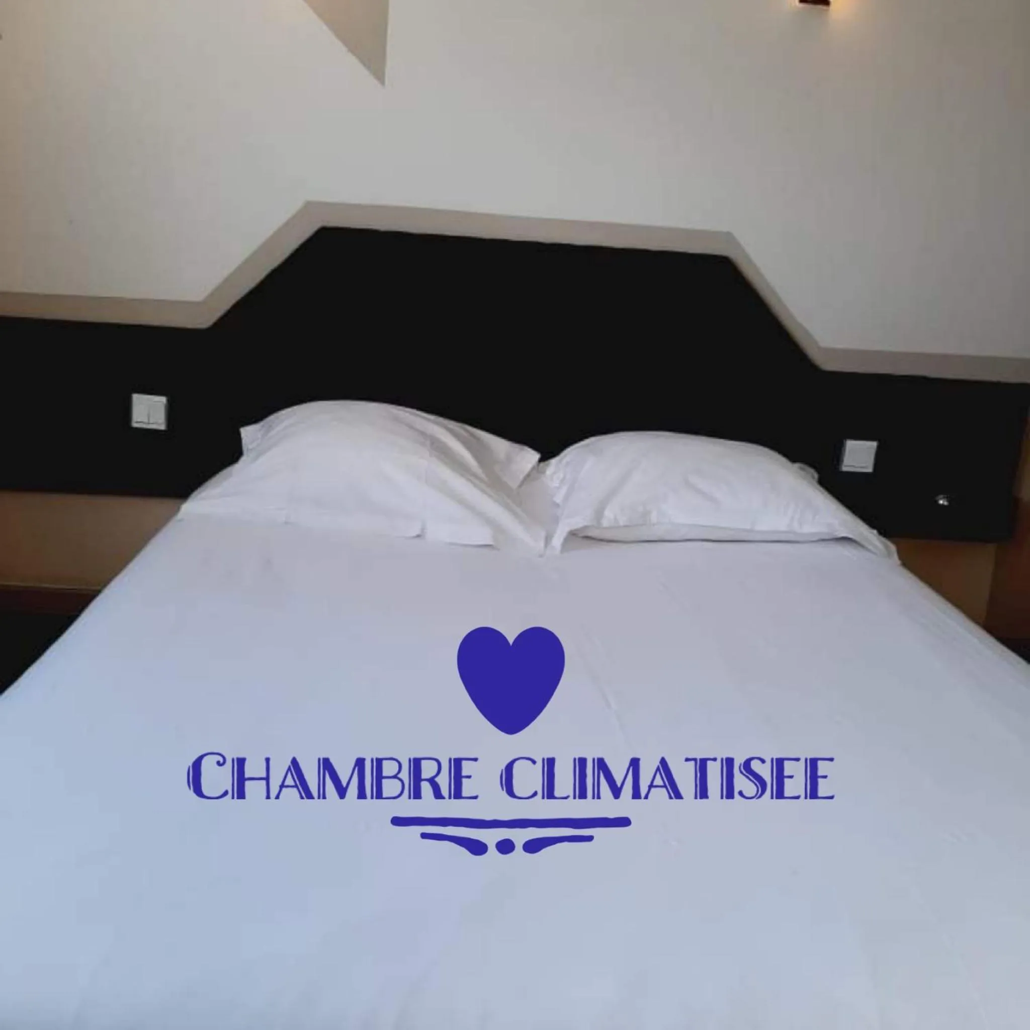 Bed in Fasthotel L'Eldorado