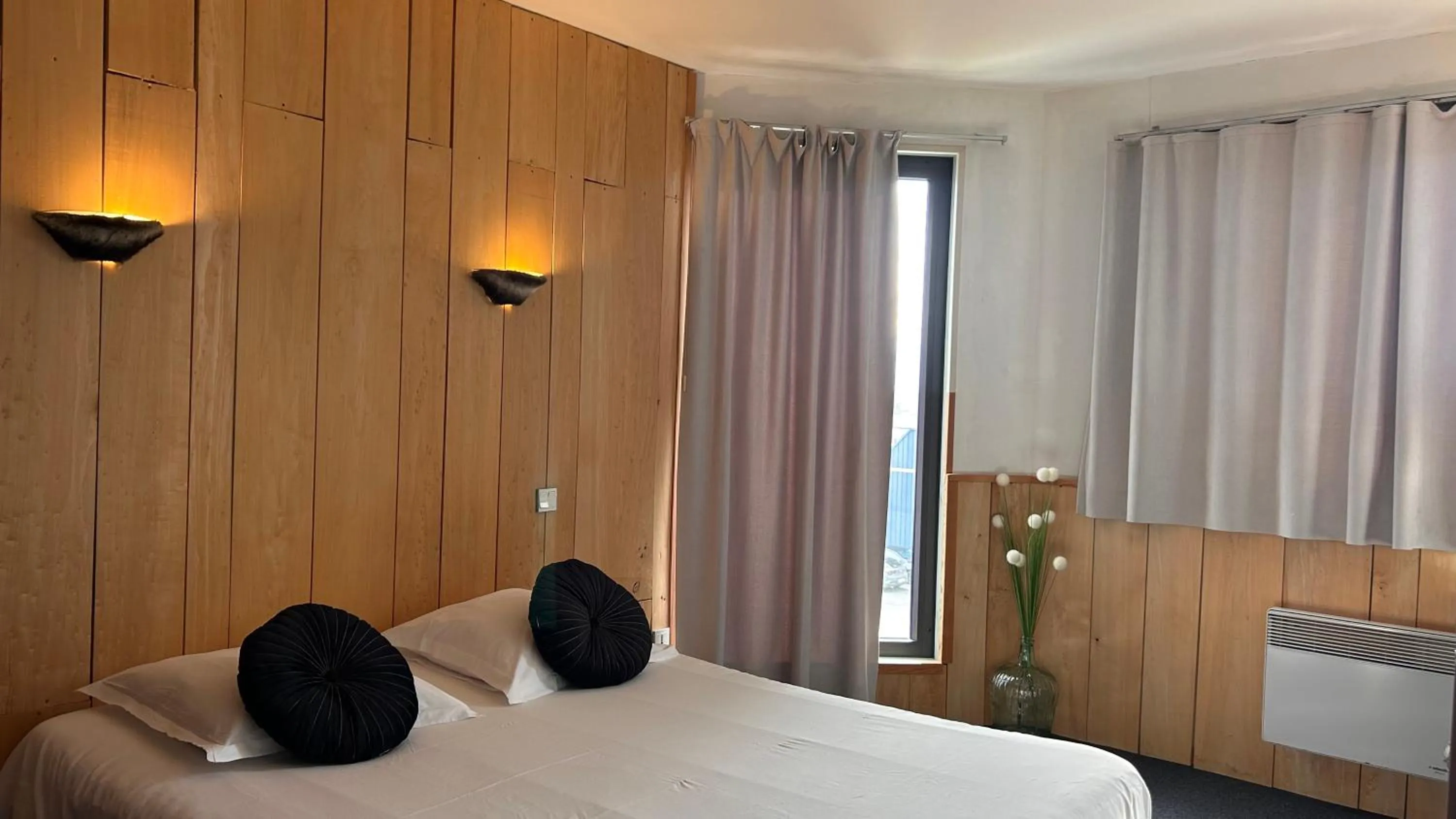 Bed in Fasthotel L'Eldorado