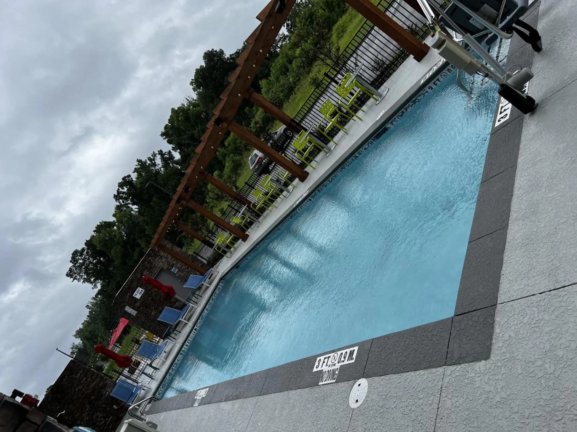 Swimming pool in Home2 Suites By Hilton Hinesville