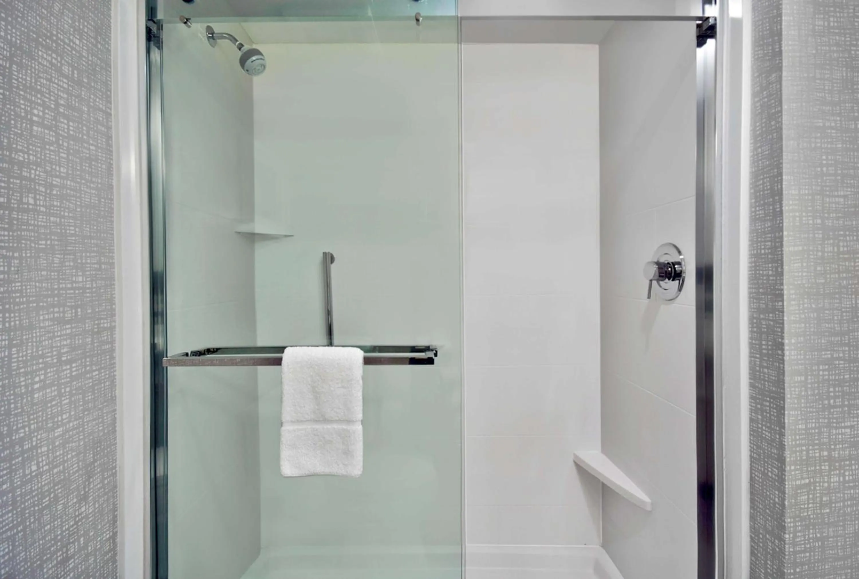 Bathroom in Hampton Inn Abingdon, Va