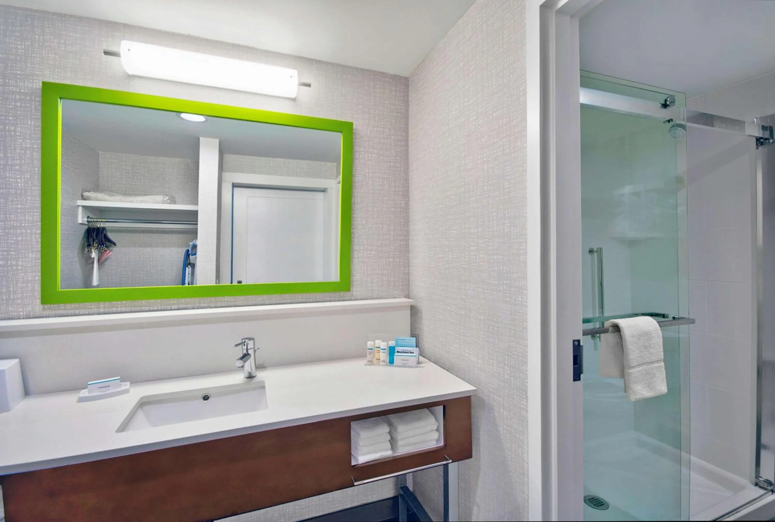 Bathroom in Hampton Inn Abingdon, Va