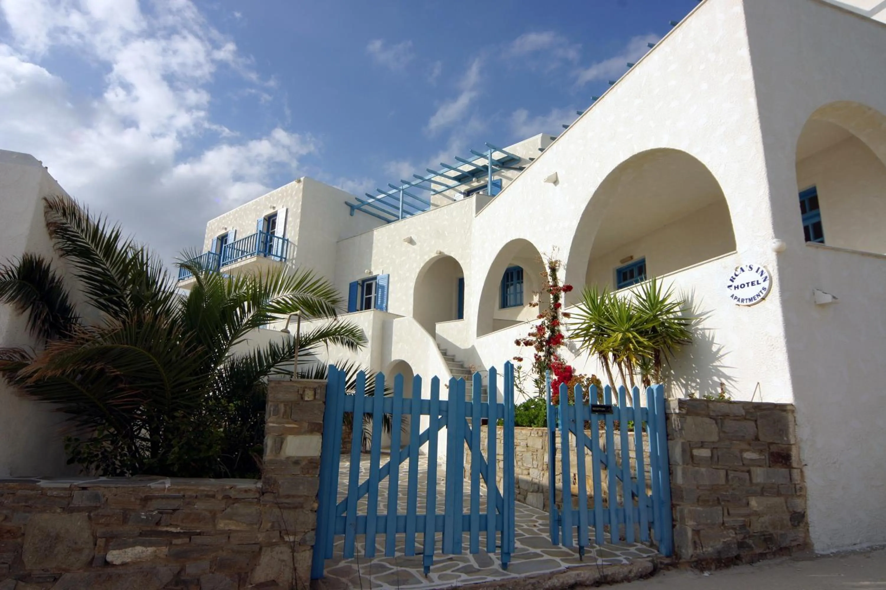 Facade/entrance in Arkas Inn
