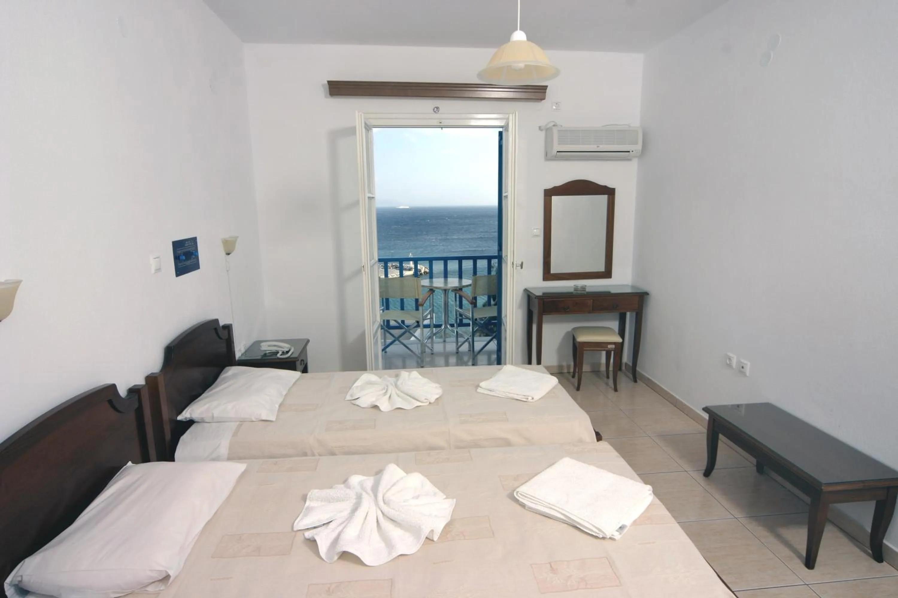 Photo of the whole room, Bed in Arkas Inn