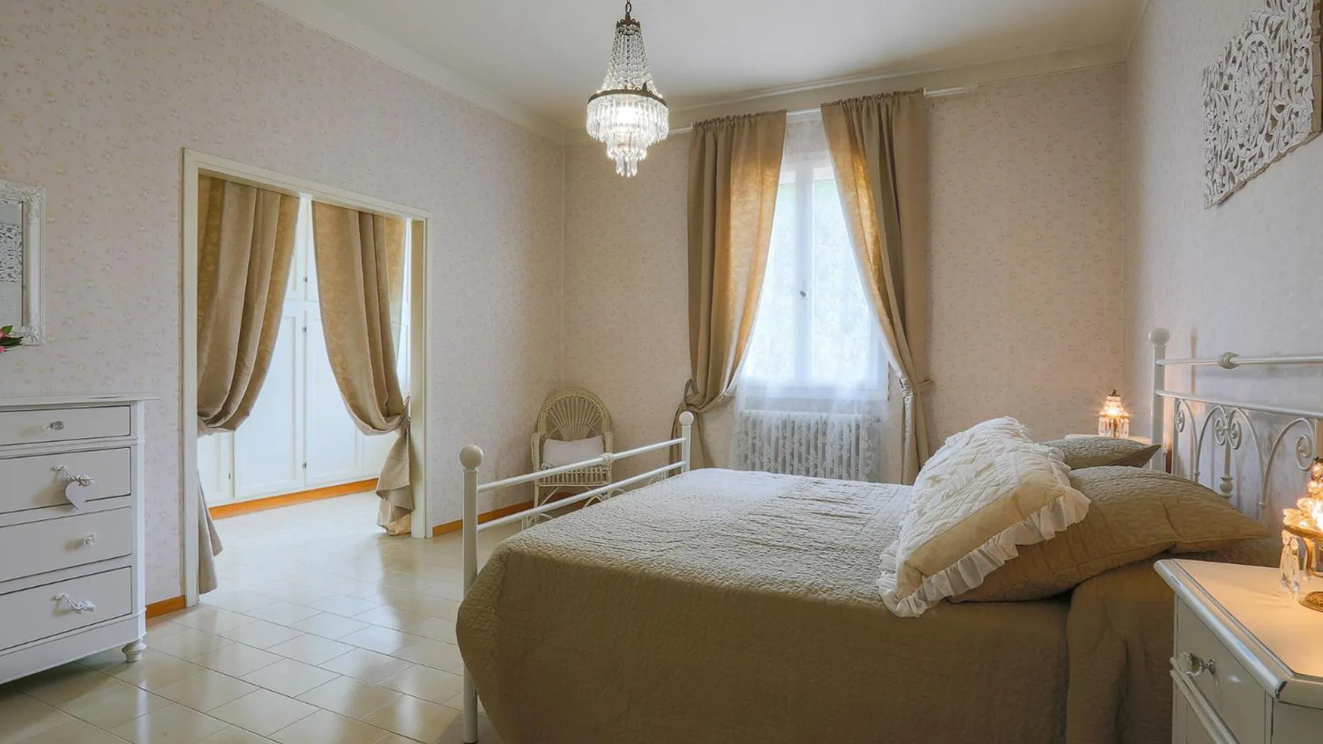 Bed in LA VILLA DINA 10, Emma Villas
