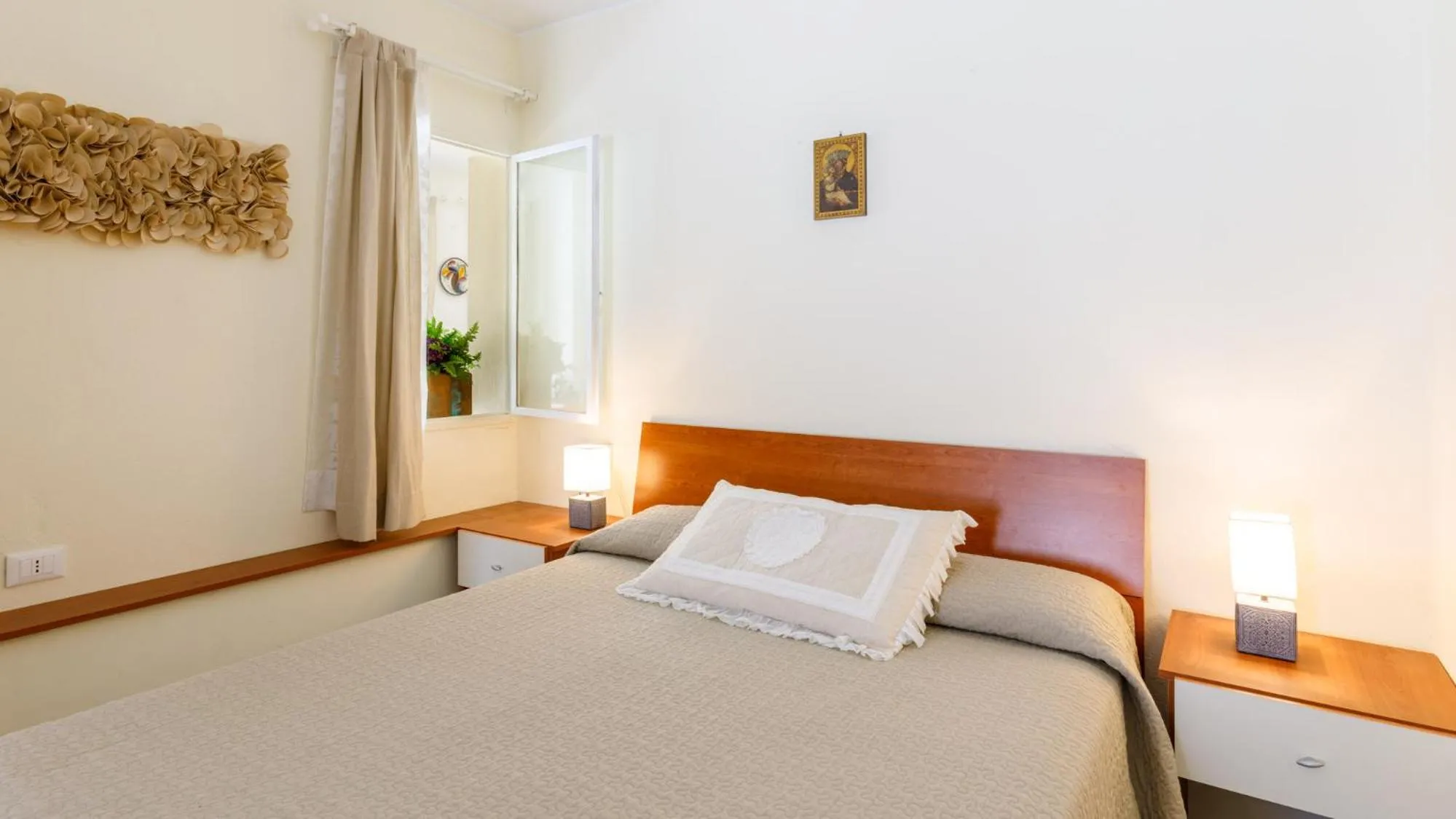 Bed in LA VILLA DINA 10, Emma Villas
